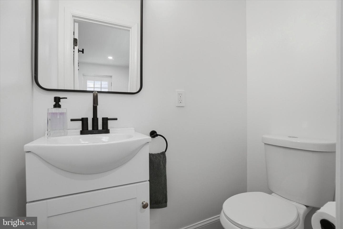90 Greenfield Avenue photo 12