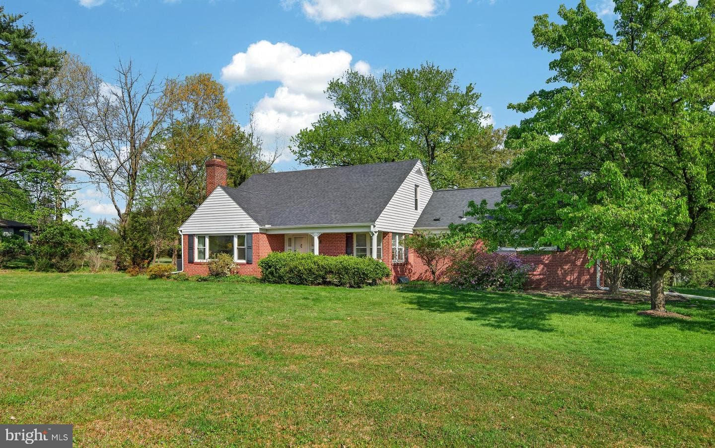 1702 Pemberton Road photo 2