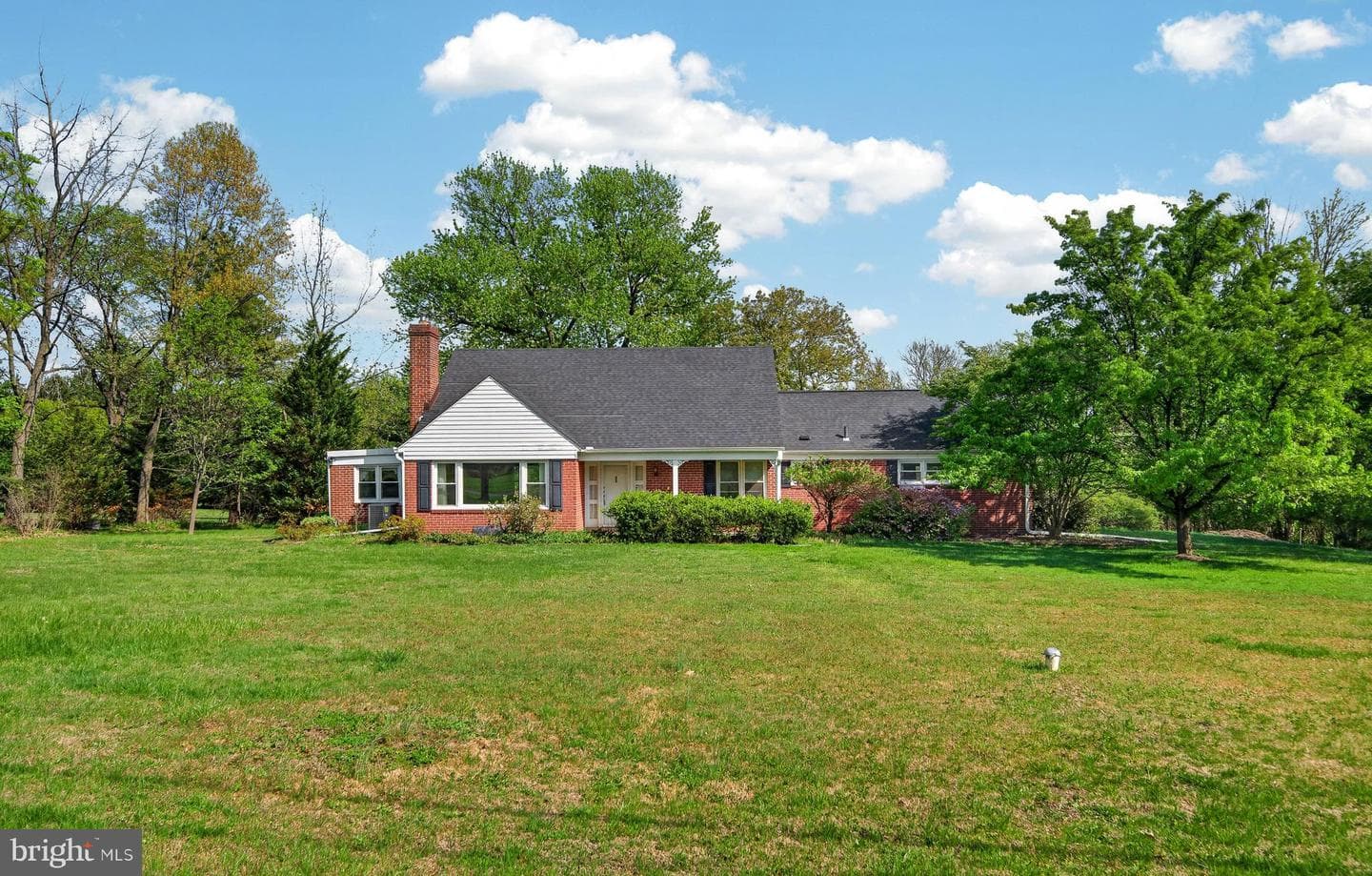 1702 Pemberton Road photo 3