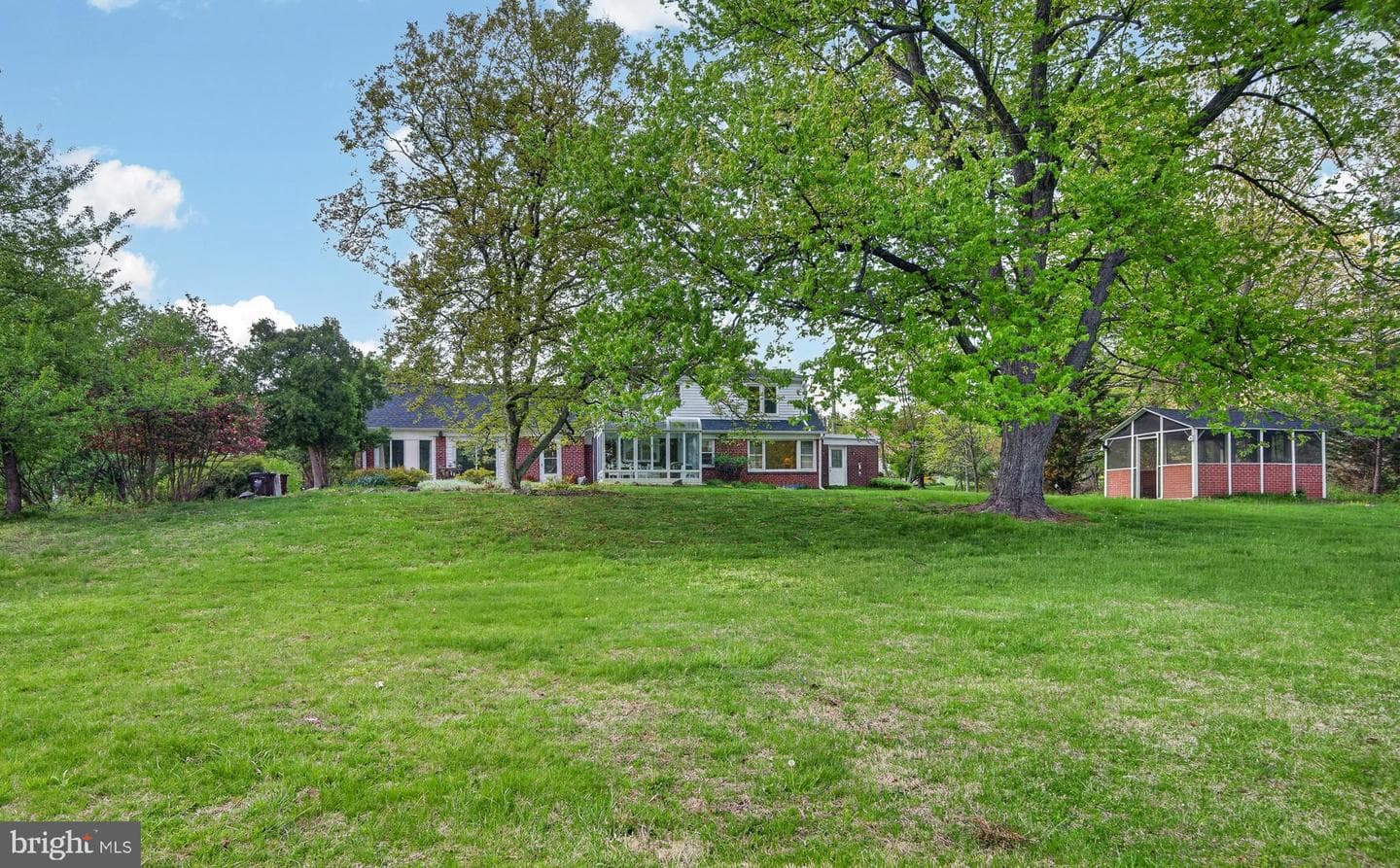 1702 Pemberton Road photo 70