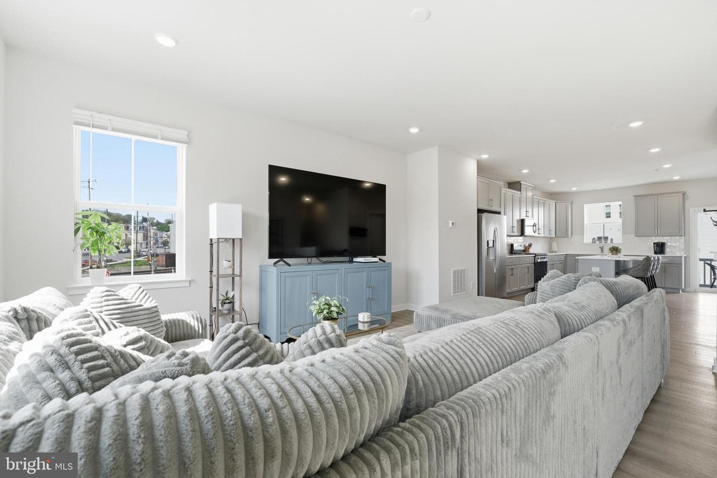 65 E Front Street photo 12