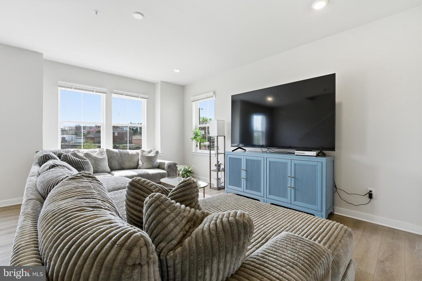 65 E Front Street photo 13