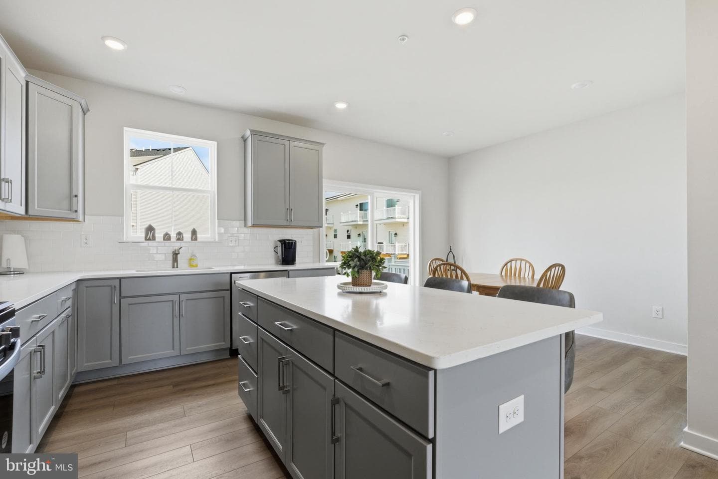 65 E Front Street photo 18