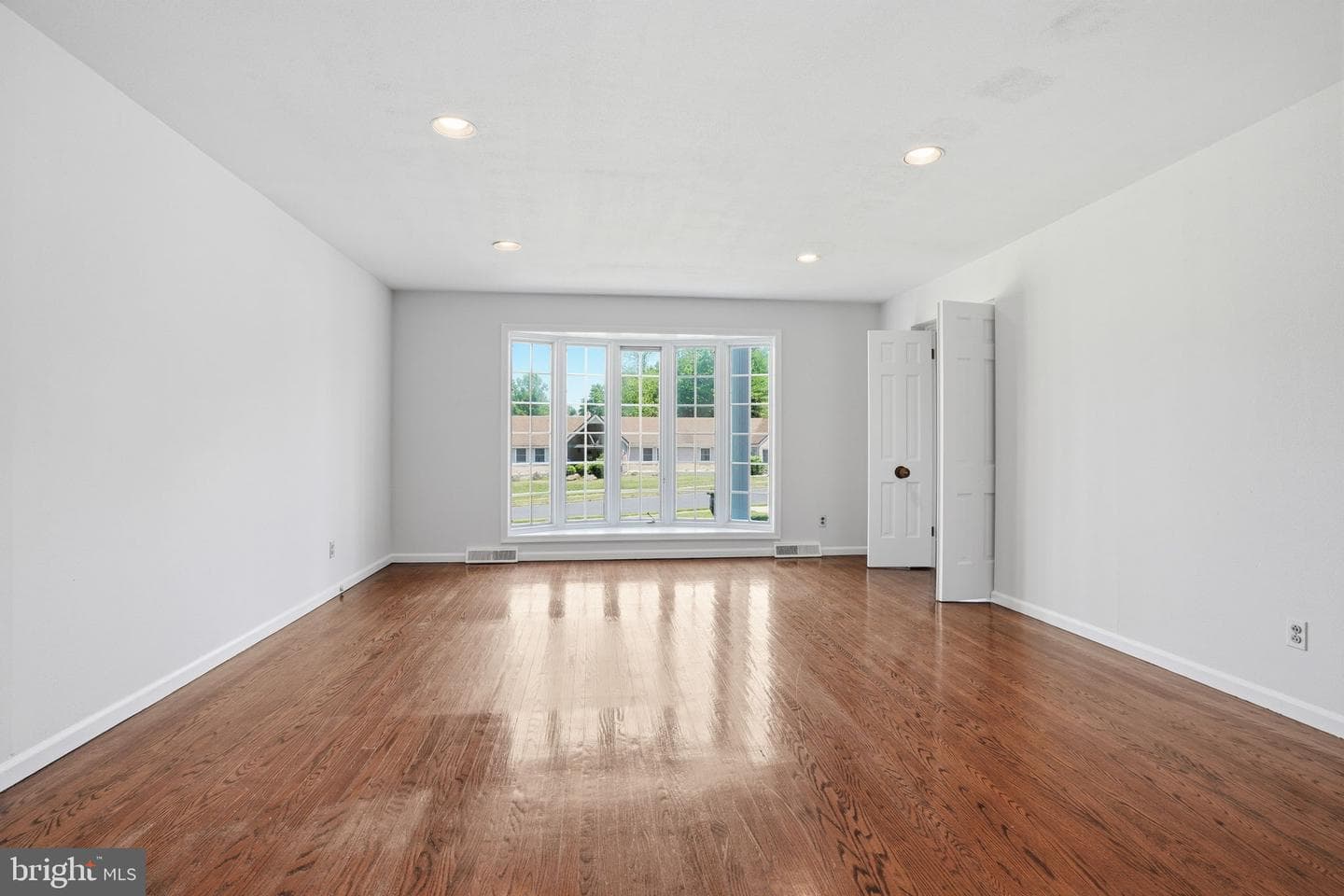1840 Nicholas Drive photo 10