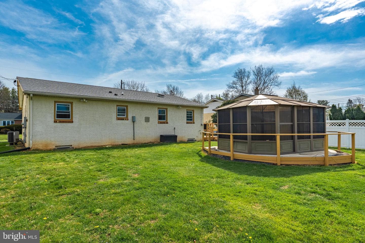 1032 East Avenue photo 29