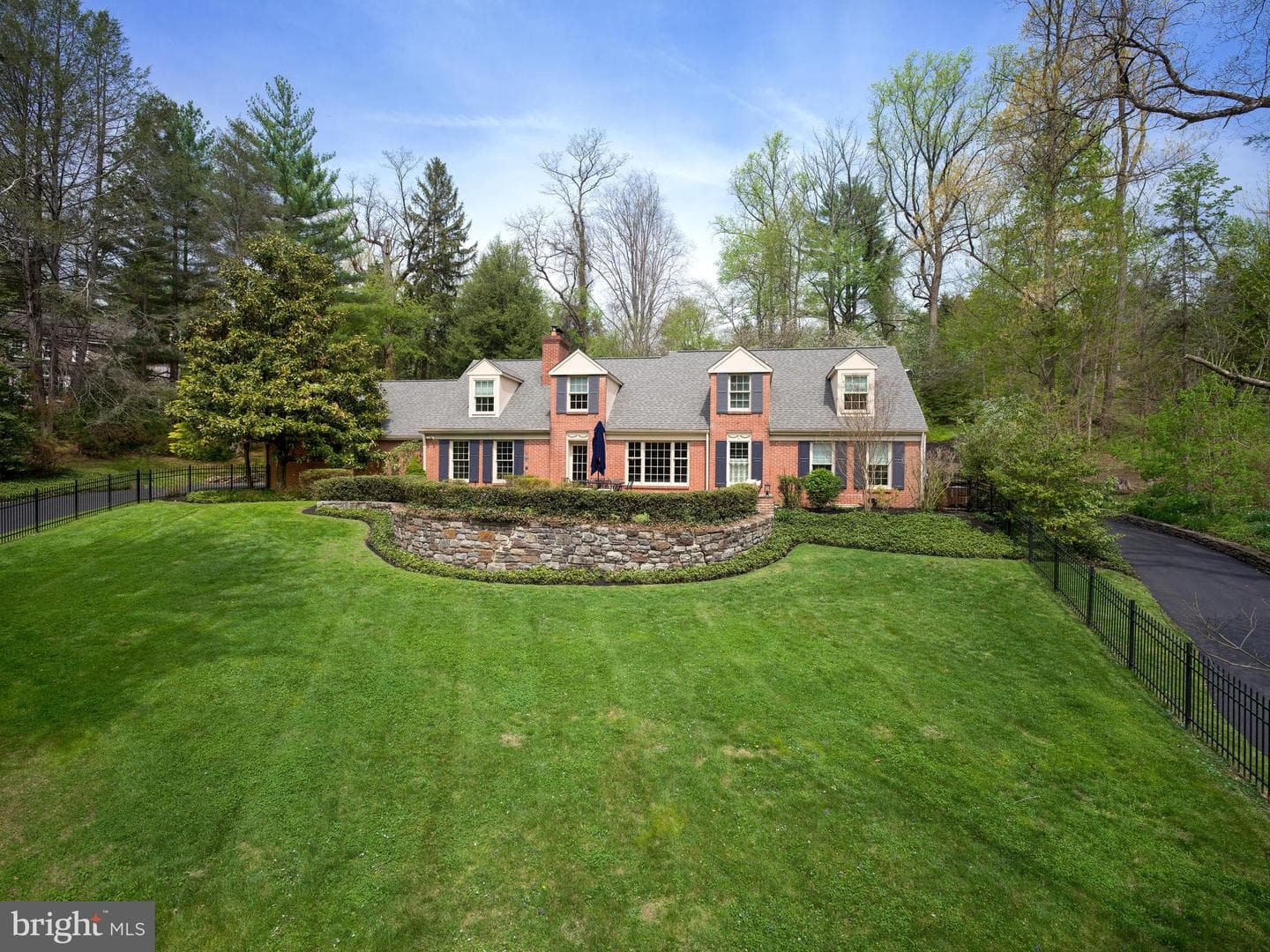 415 Dove Lake Road photo 2