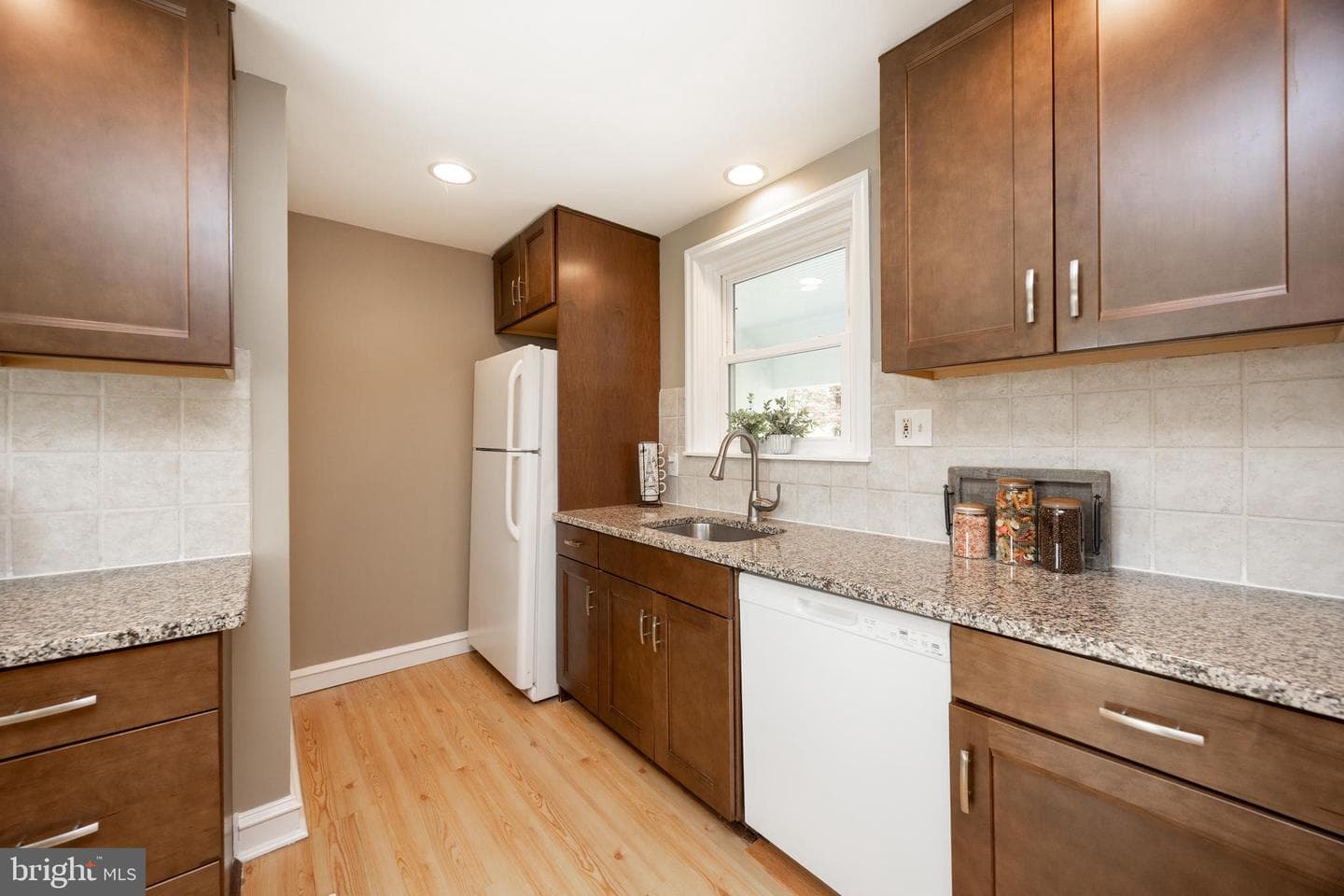 12 Willow Avenue photo 16