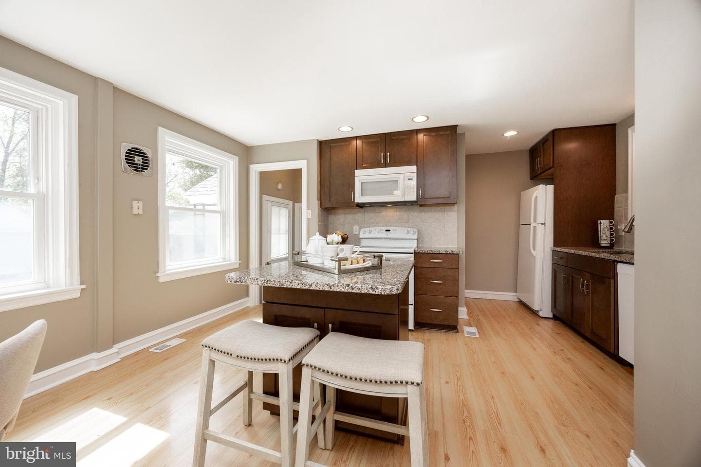 12 Willow Avenue photo 17