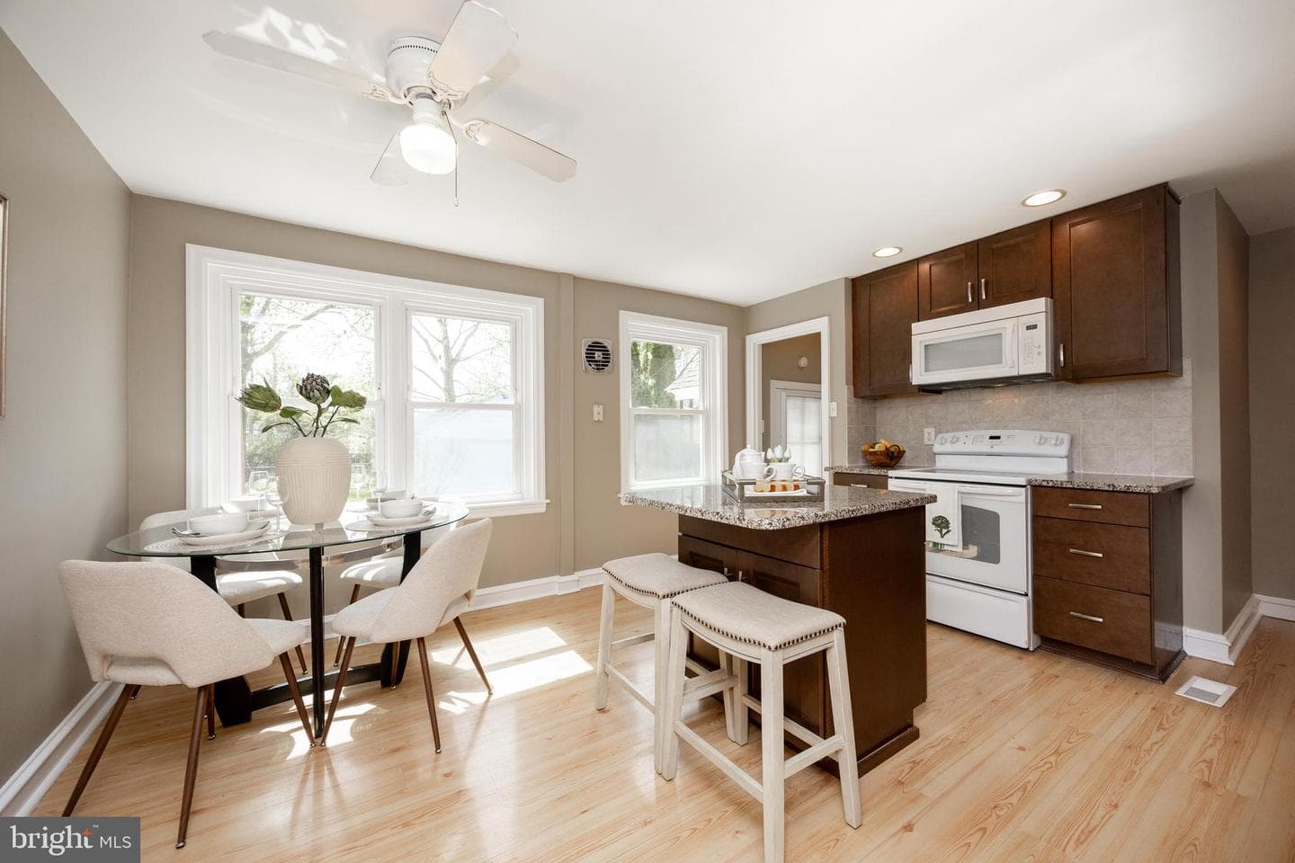 12 Willow Avenue photo 18