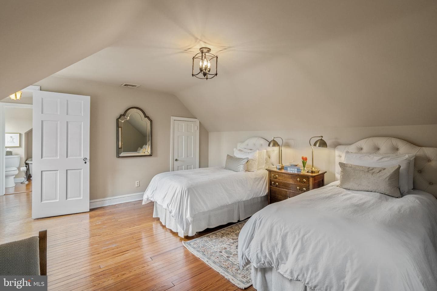 7901 Cobden Road photo 29