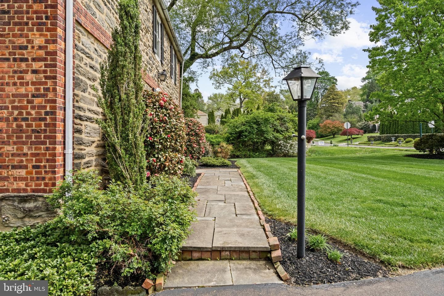 7901 Cobden Road photo 42