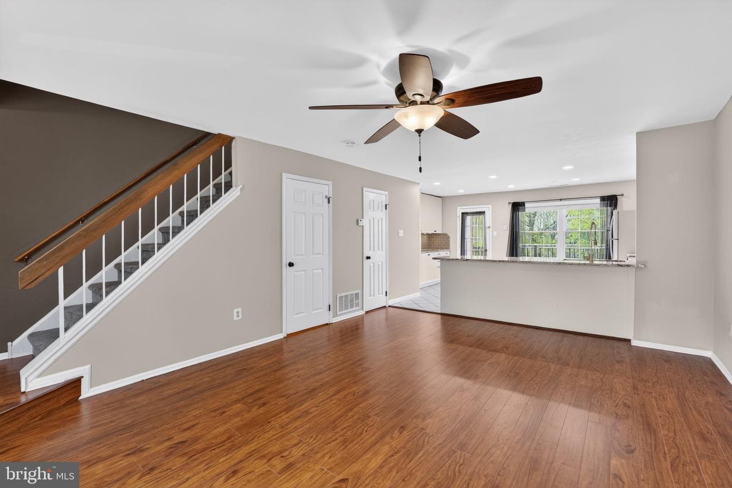 19 Applewood Court photo 4