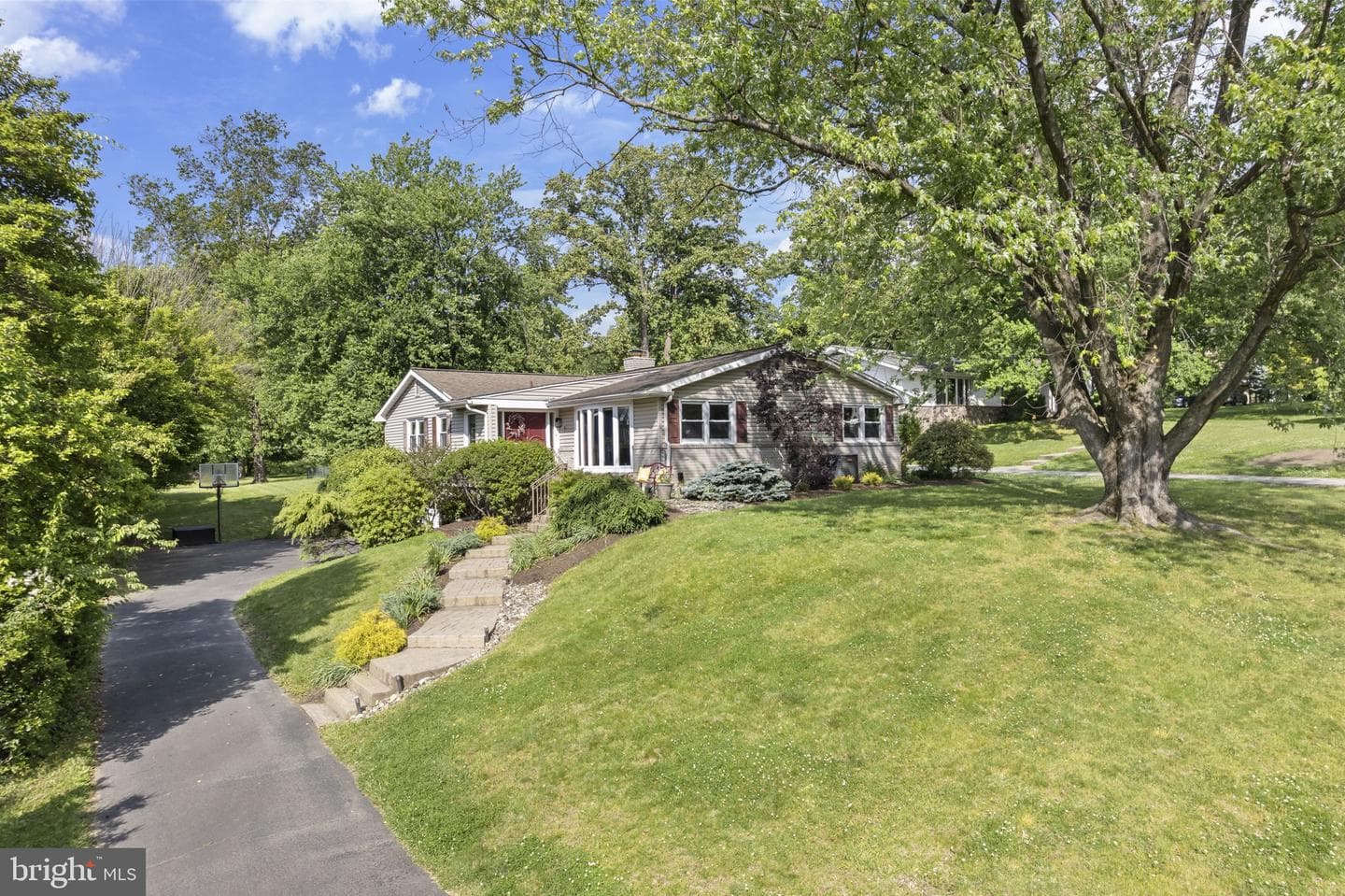 8807 Hawthorne Lane photo 2