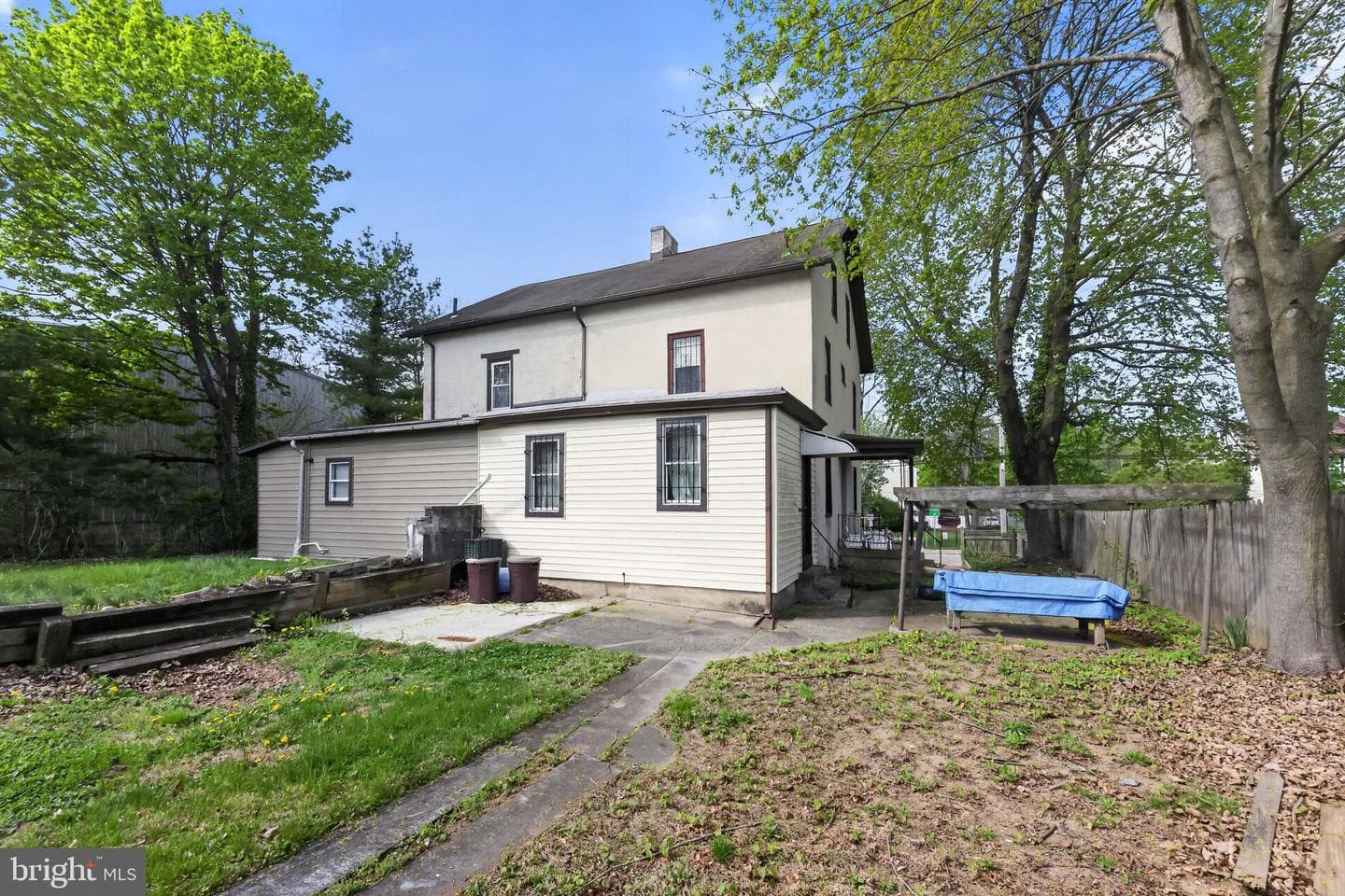 113 S Chestnut Street photo 2