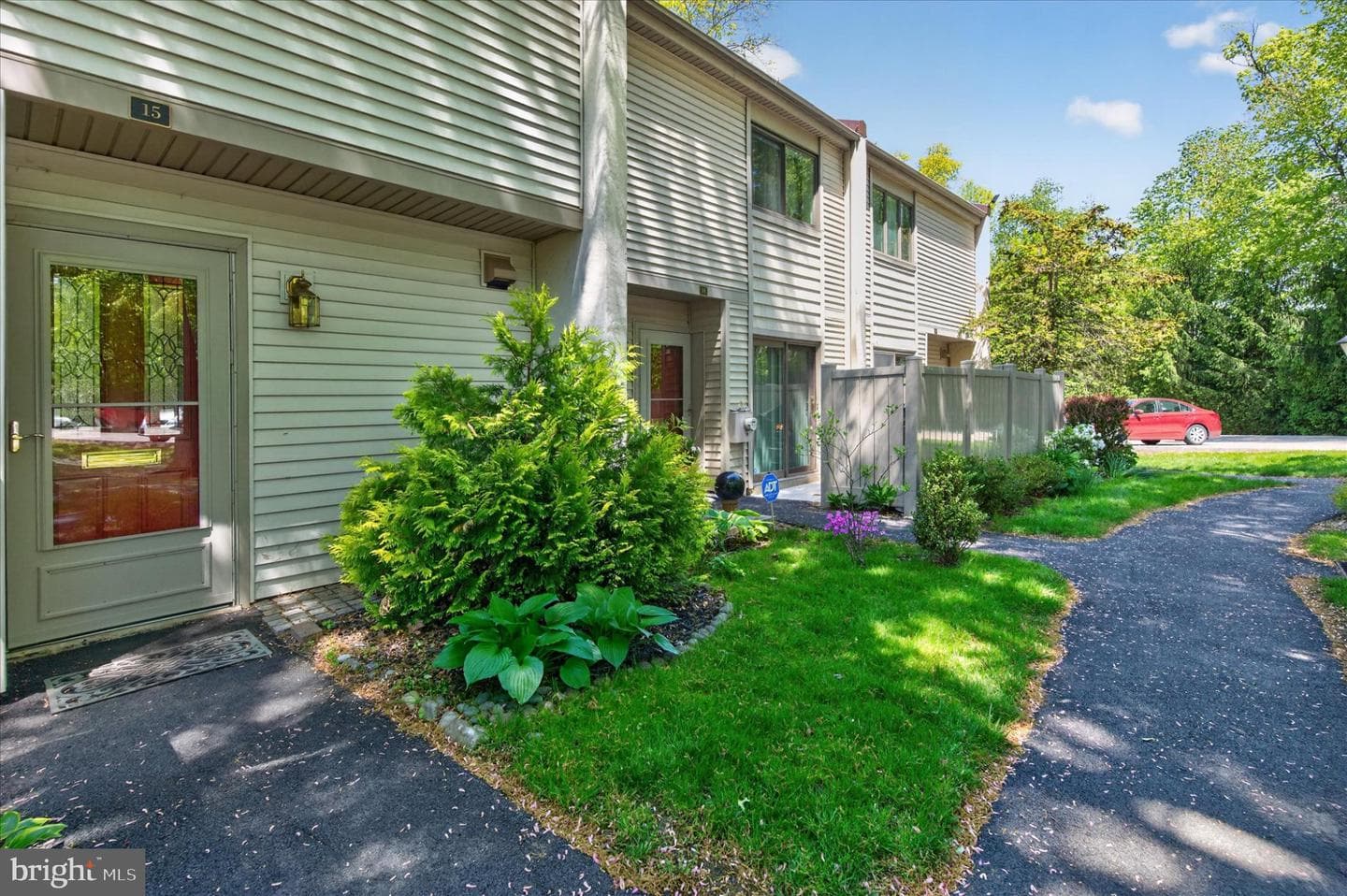 15 Twin Brooks Dr, Willow Grove