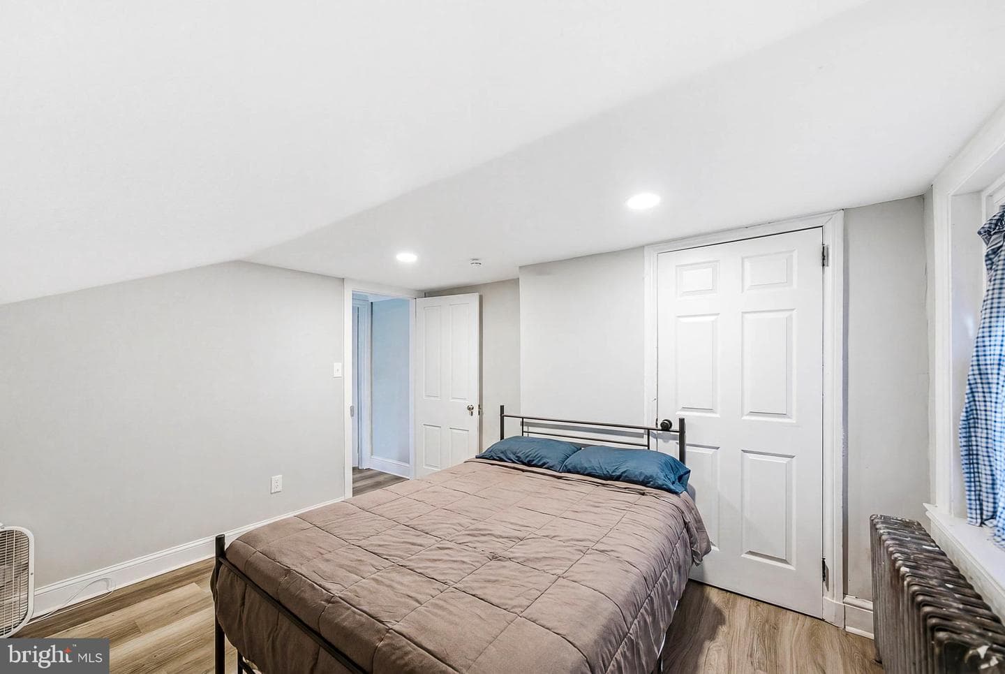 241 Chestnut Street photo 17
