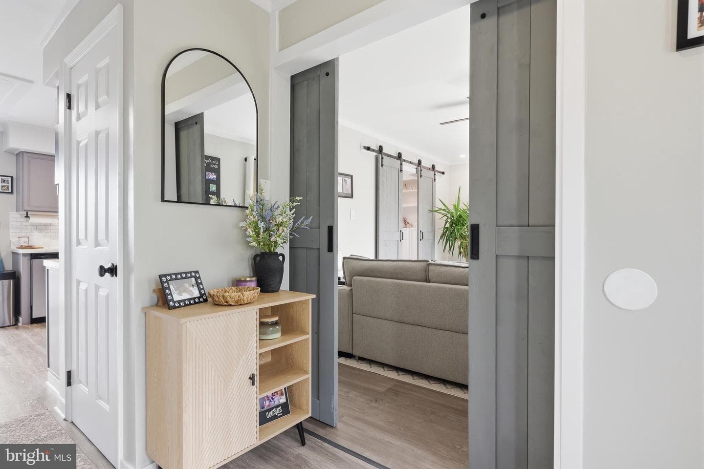 73 Saratoga Way photo 3