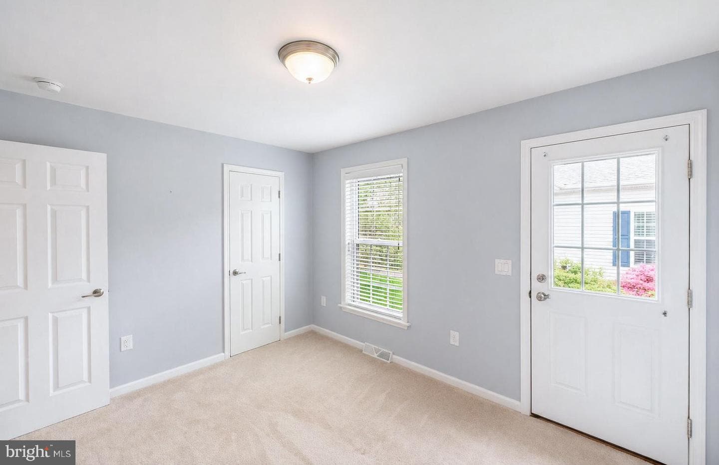 423 Honeysuckle Lane photo 31