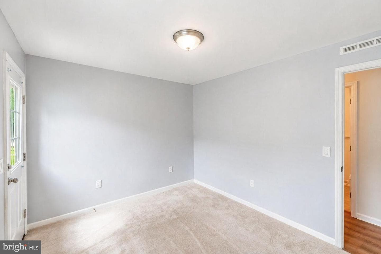 423 Honeysuckle Lane photo 32
