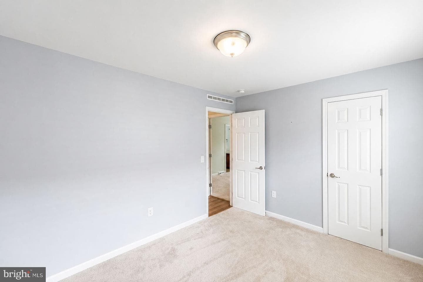 423 Honeysuckle Lane photo 33