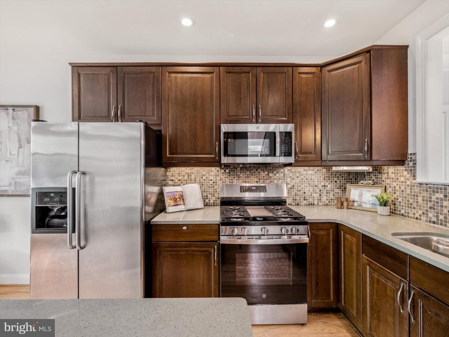 1001 Windsor photo 11