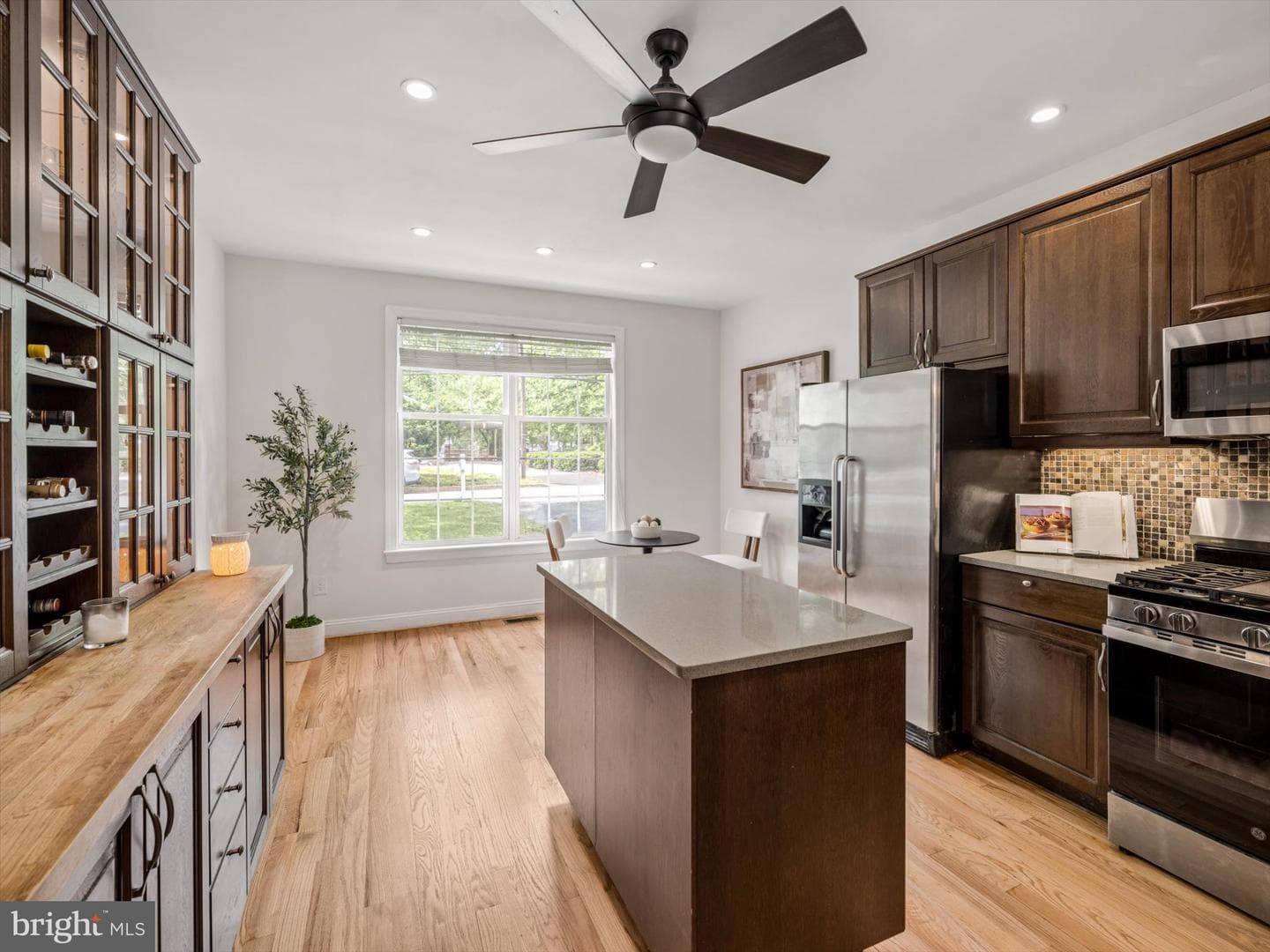 1001 Windsor photo 12