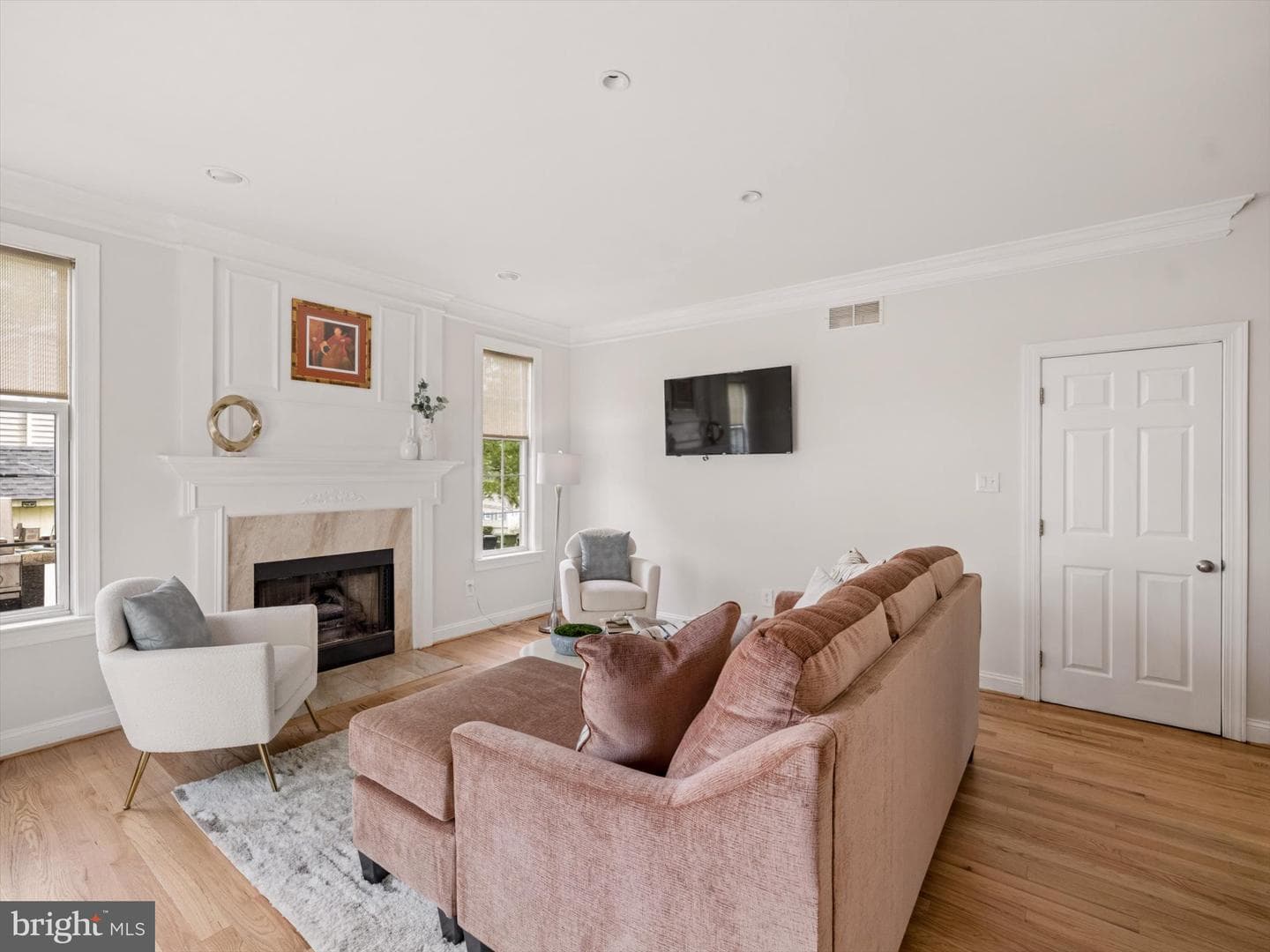 1001 Windsor photo 9