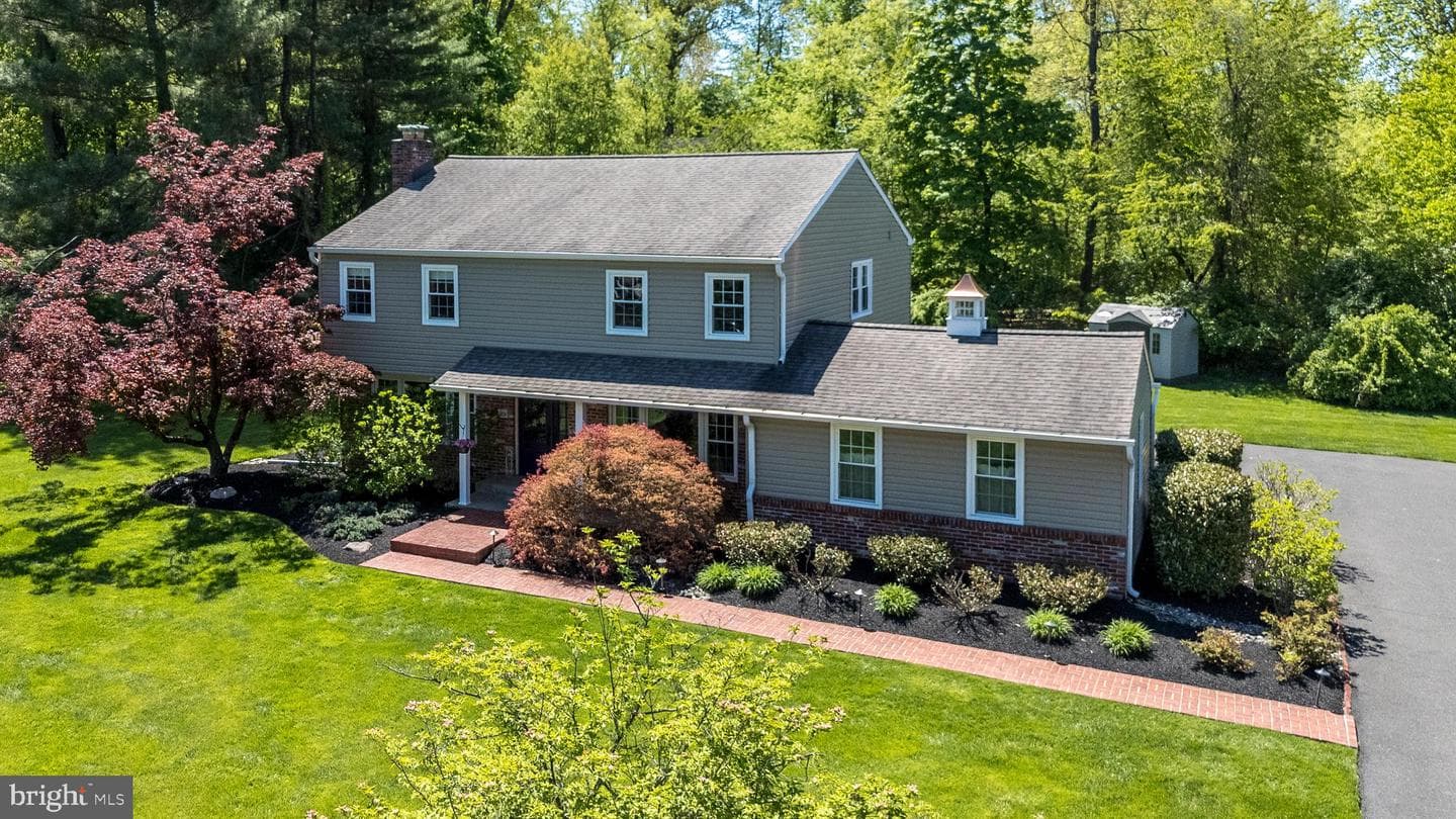 564 Derwin Drive photo 2