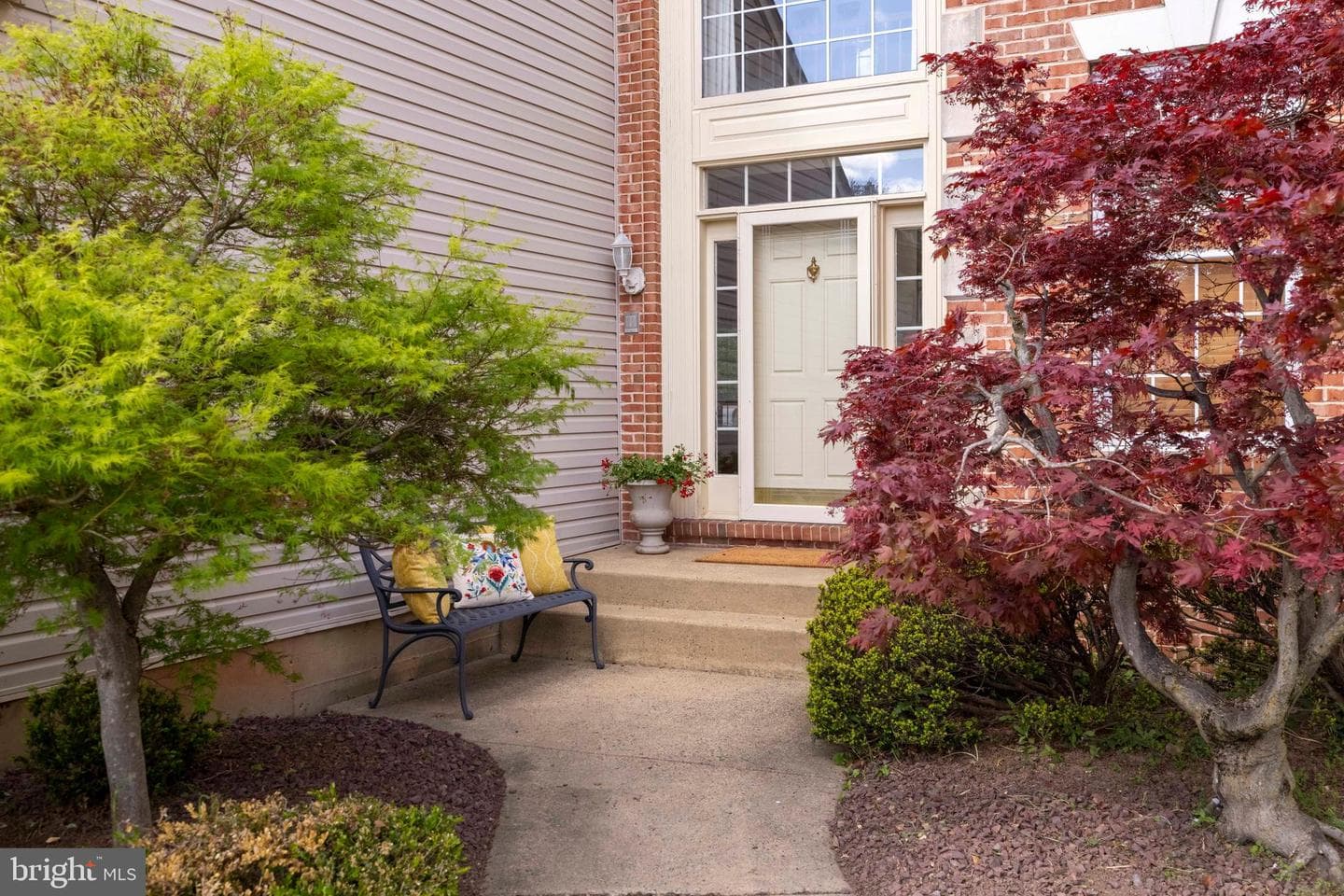 1112 Ashridge Court photo 3
