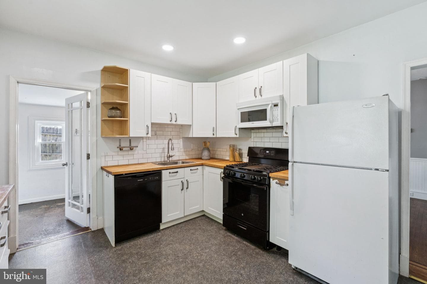 151 Greenwood Avenue photo 8