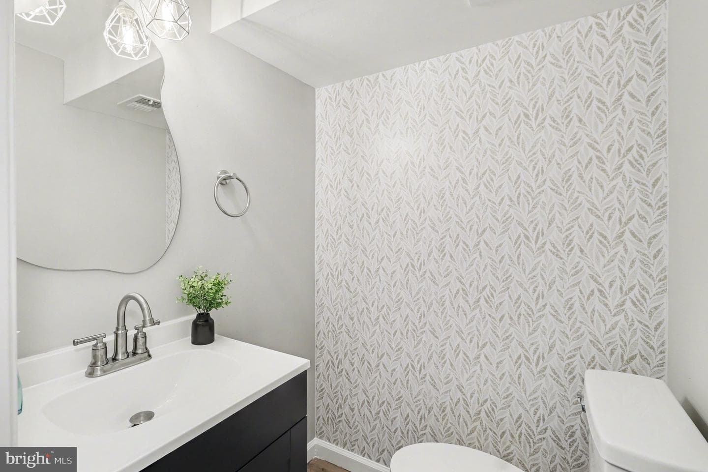 7804 Louise Lane photo 25