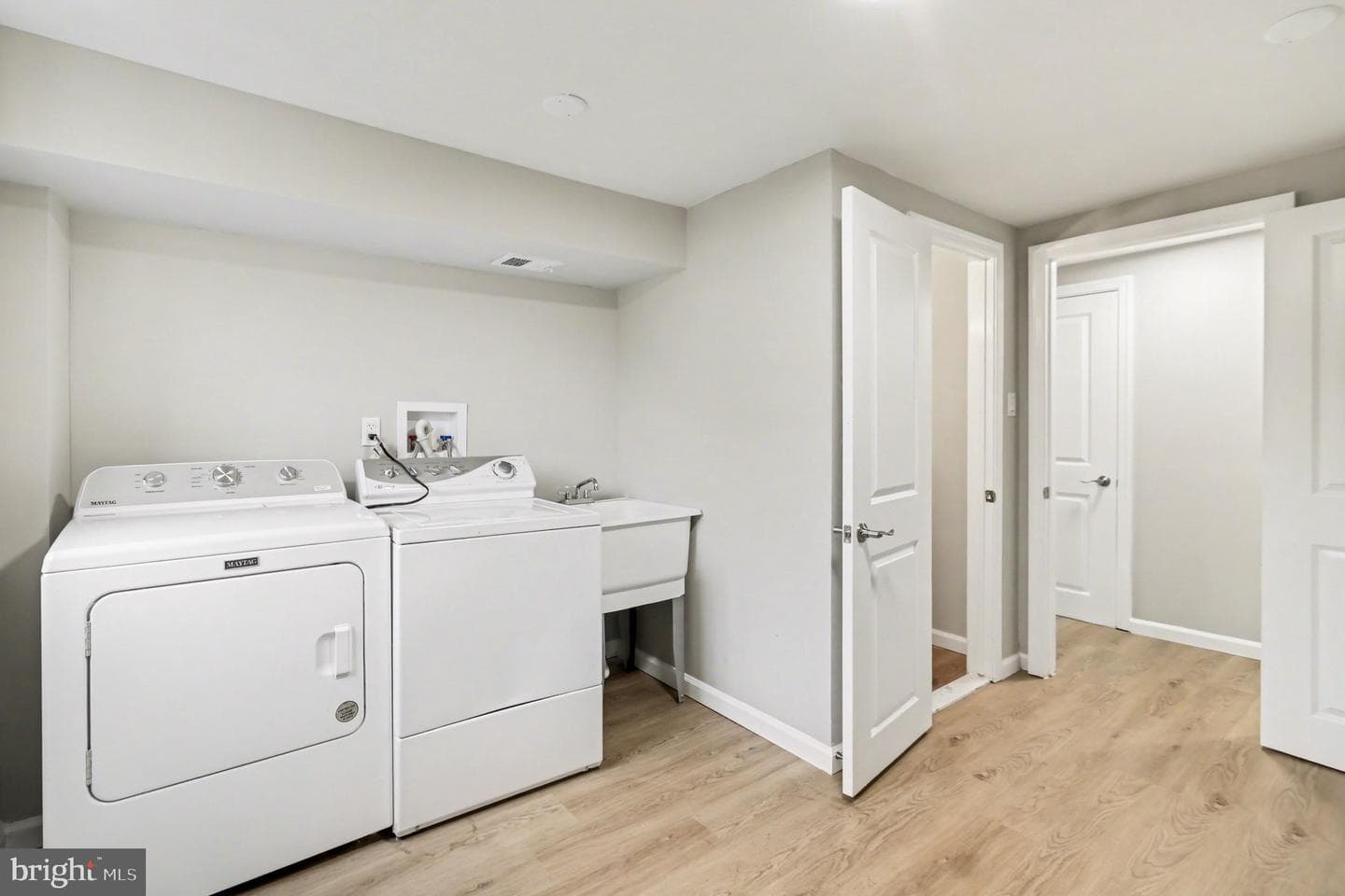7804 Louise Lane photo 32