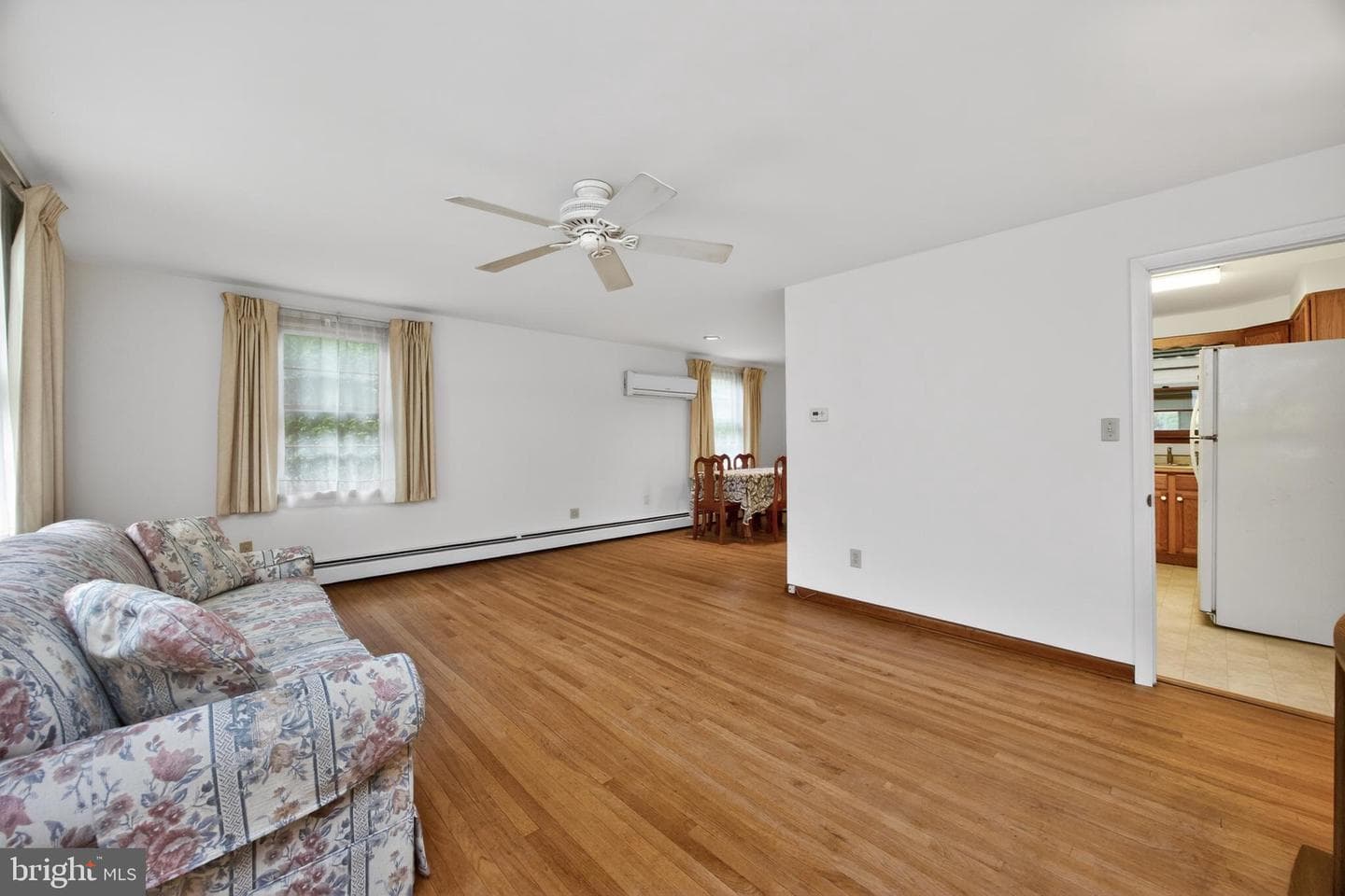 234 W Chestnut Street photo 10