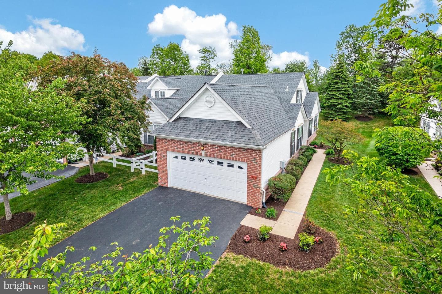 66 Newbury Way photo 2