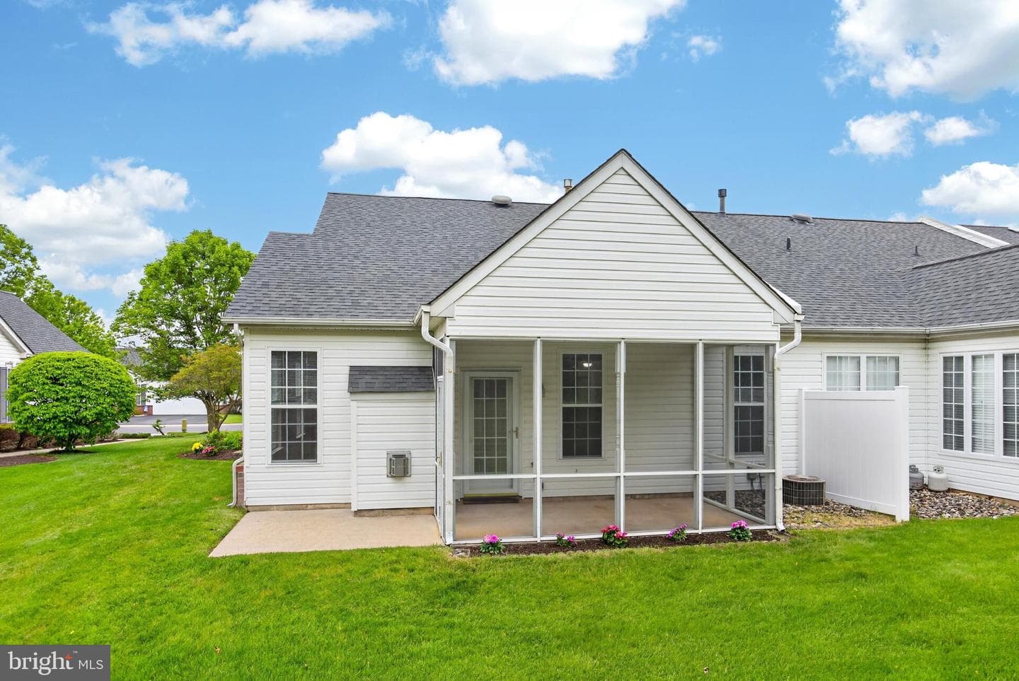 66 Newbury Way photo 33
