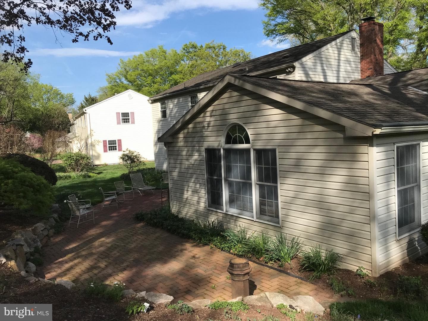 353 Colonial Avenue photo 5