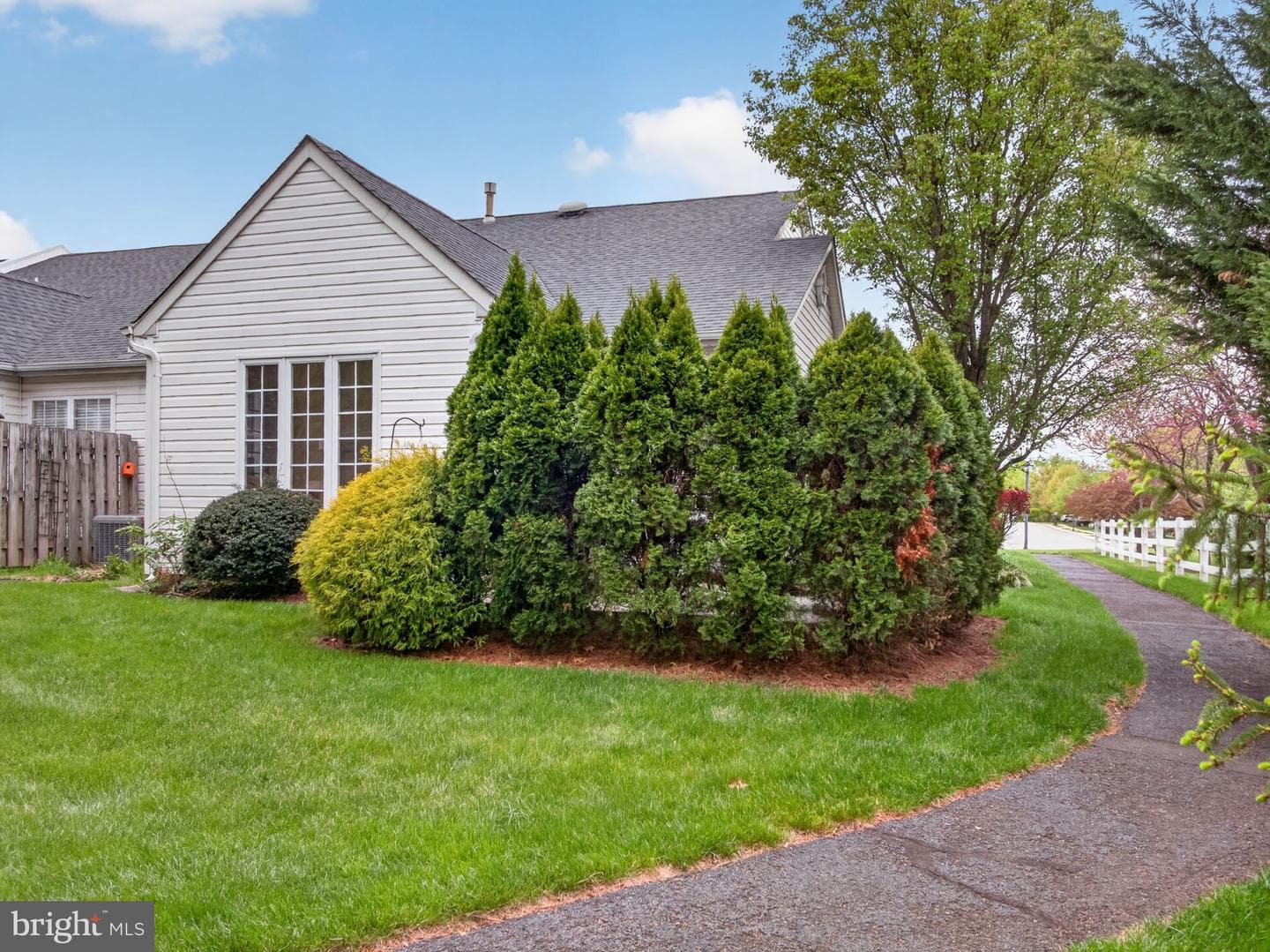 90 Newbury Way photo 21