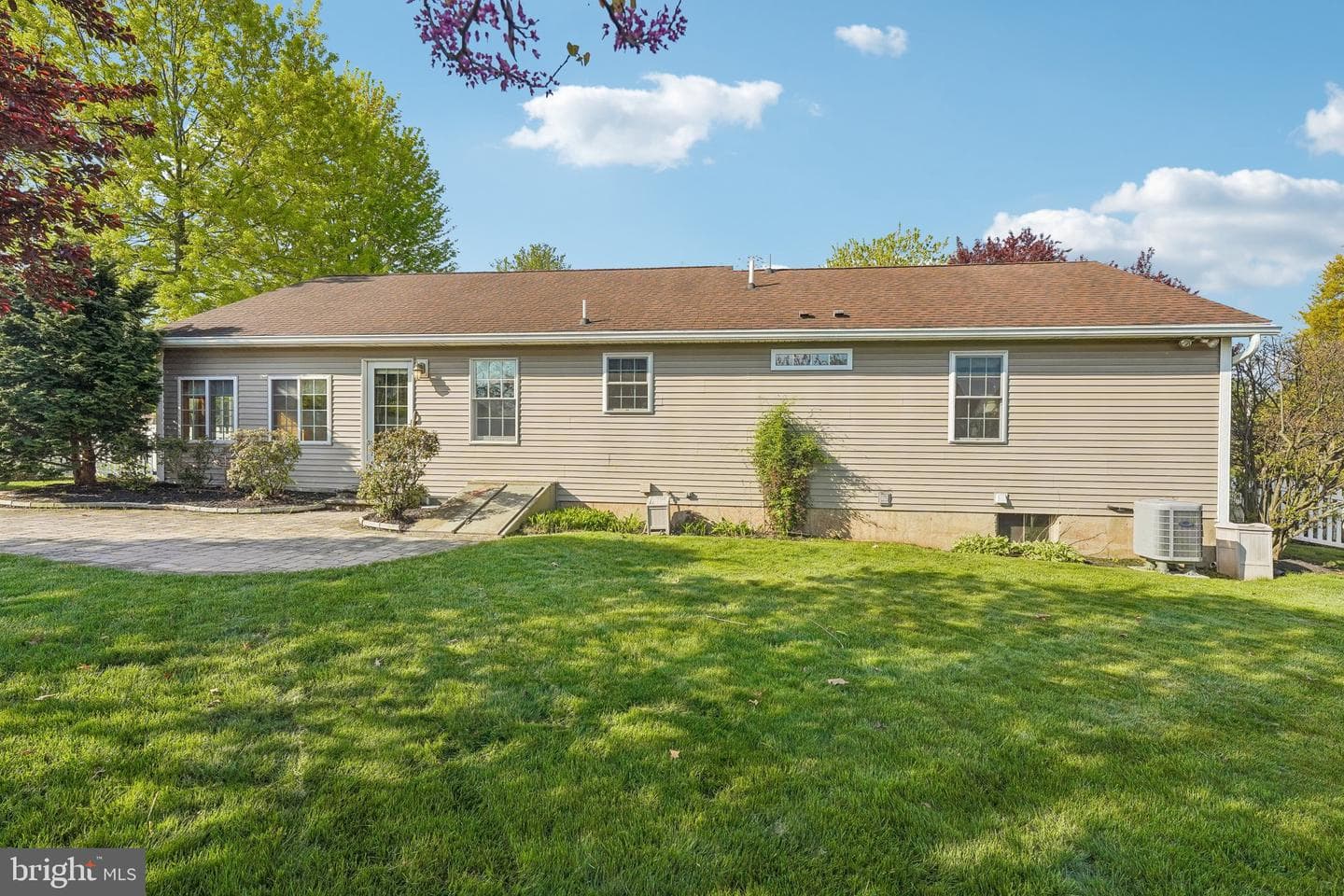 739 Ash Road photo 32