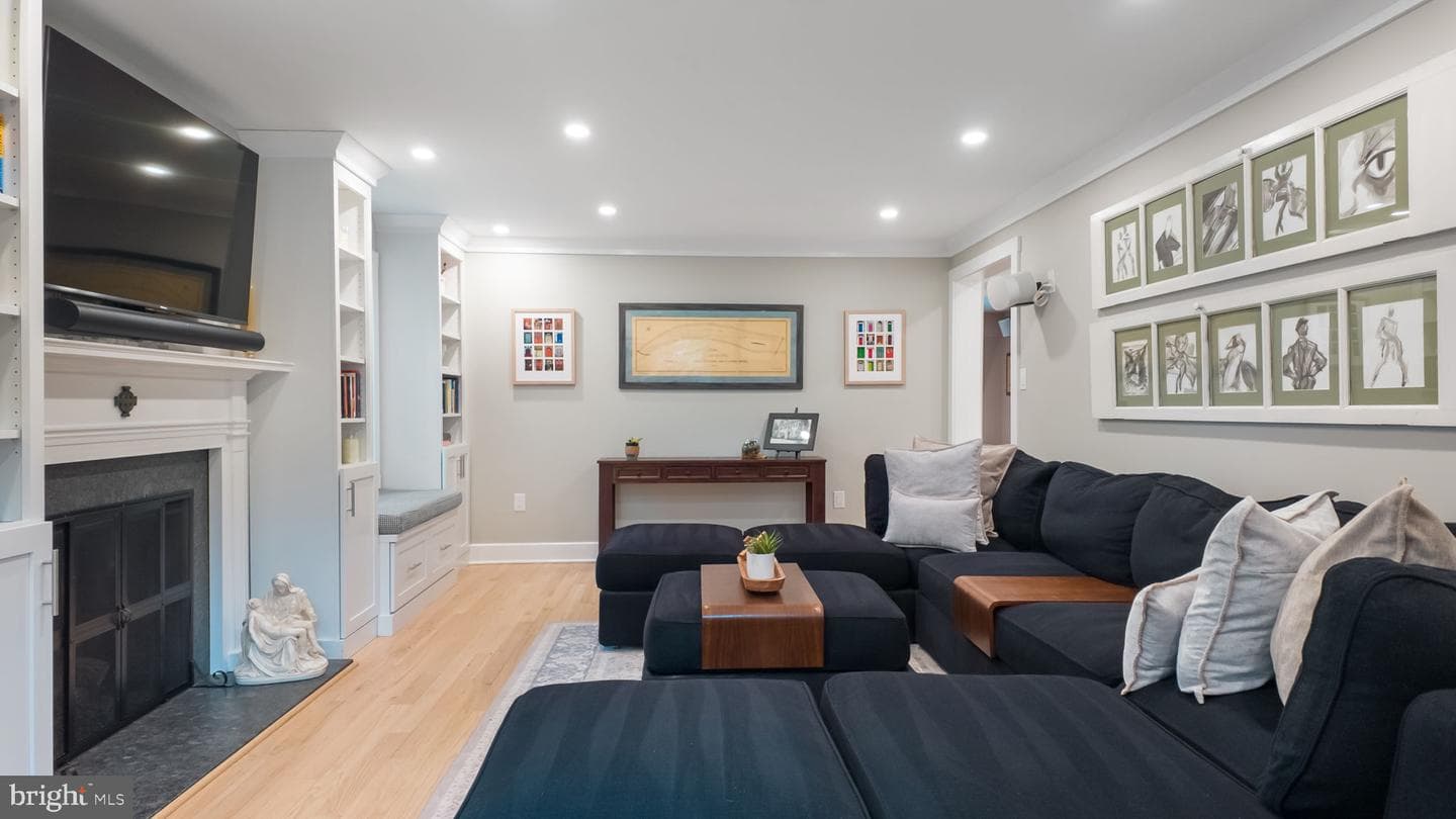 611 Twickenham Road photo 12
