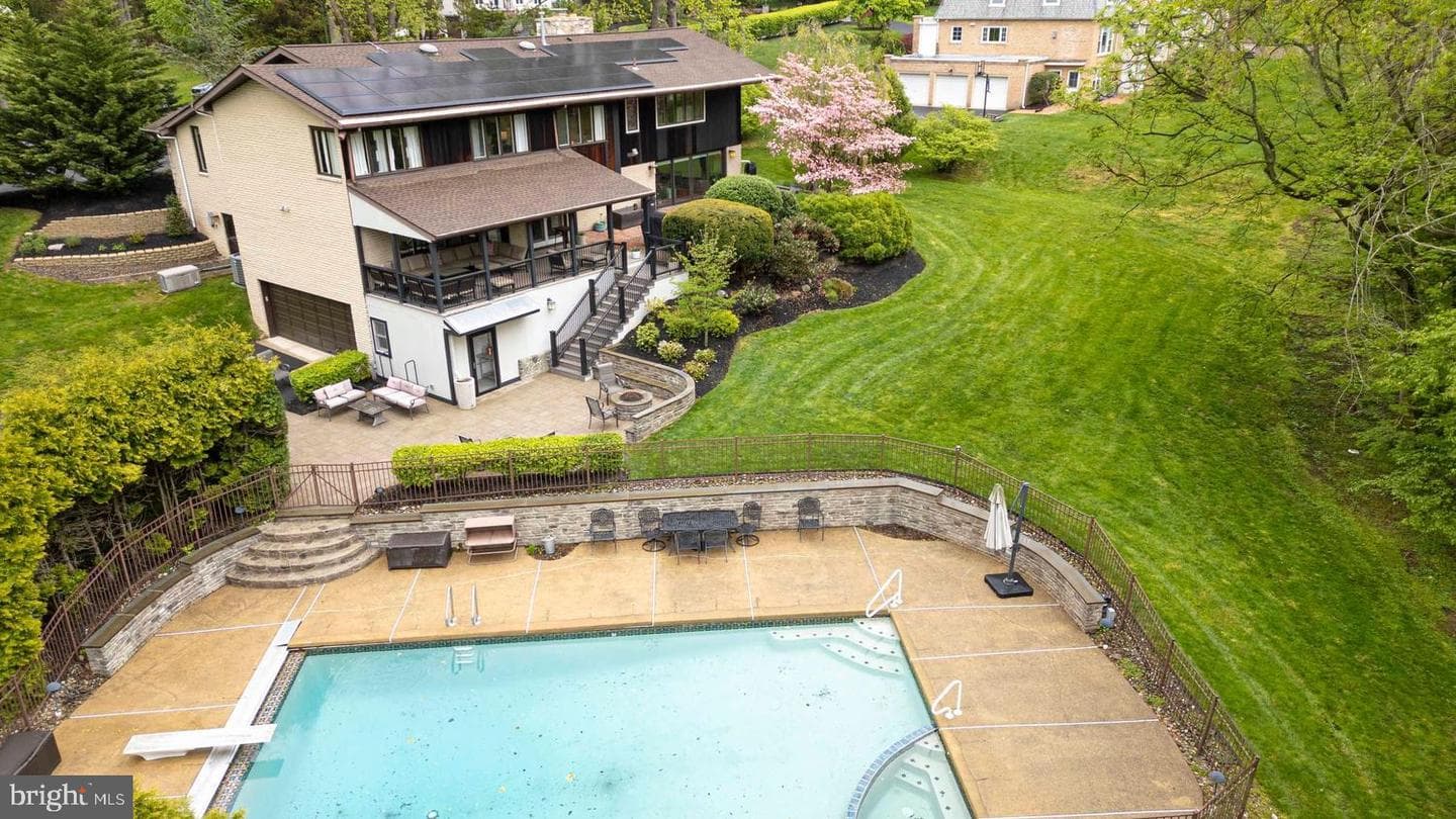 1074 Pheasant Road photo 49