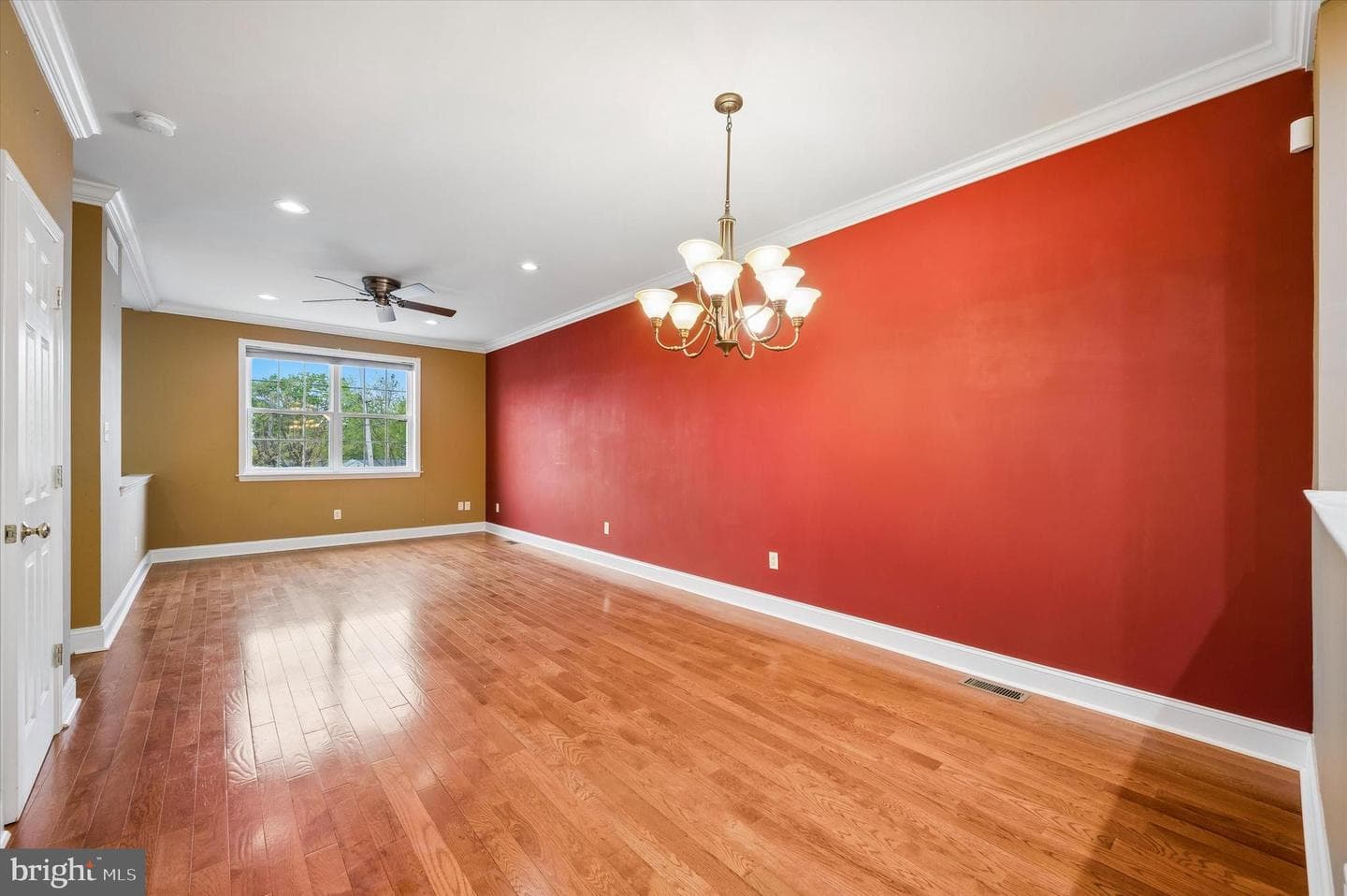 9 E Roberts Street photo 10