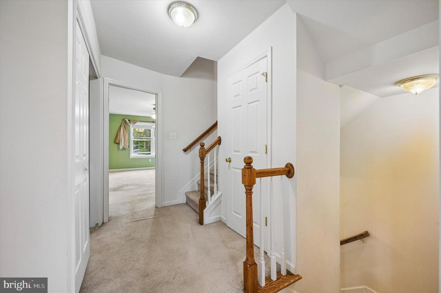 9 E Roberts Street photo 23