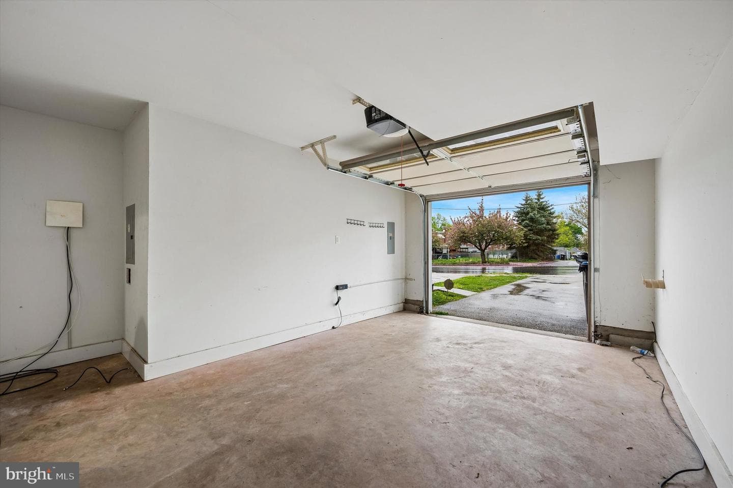 9 E Roberts Street photo 35