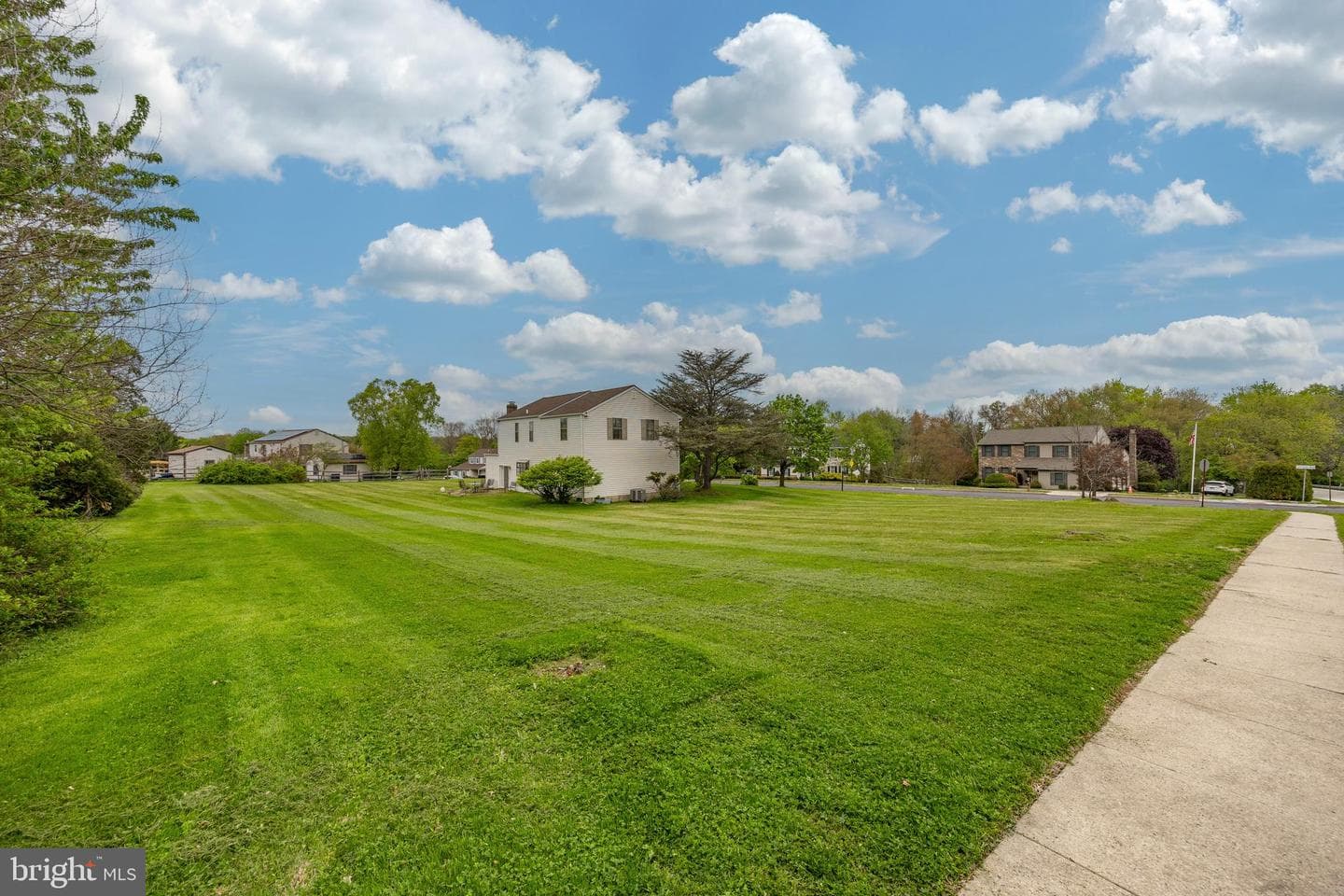 892 Carriage Way photo 32