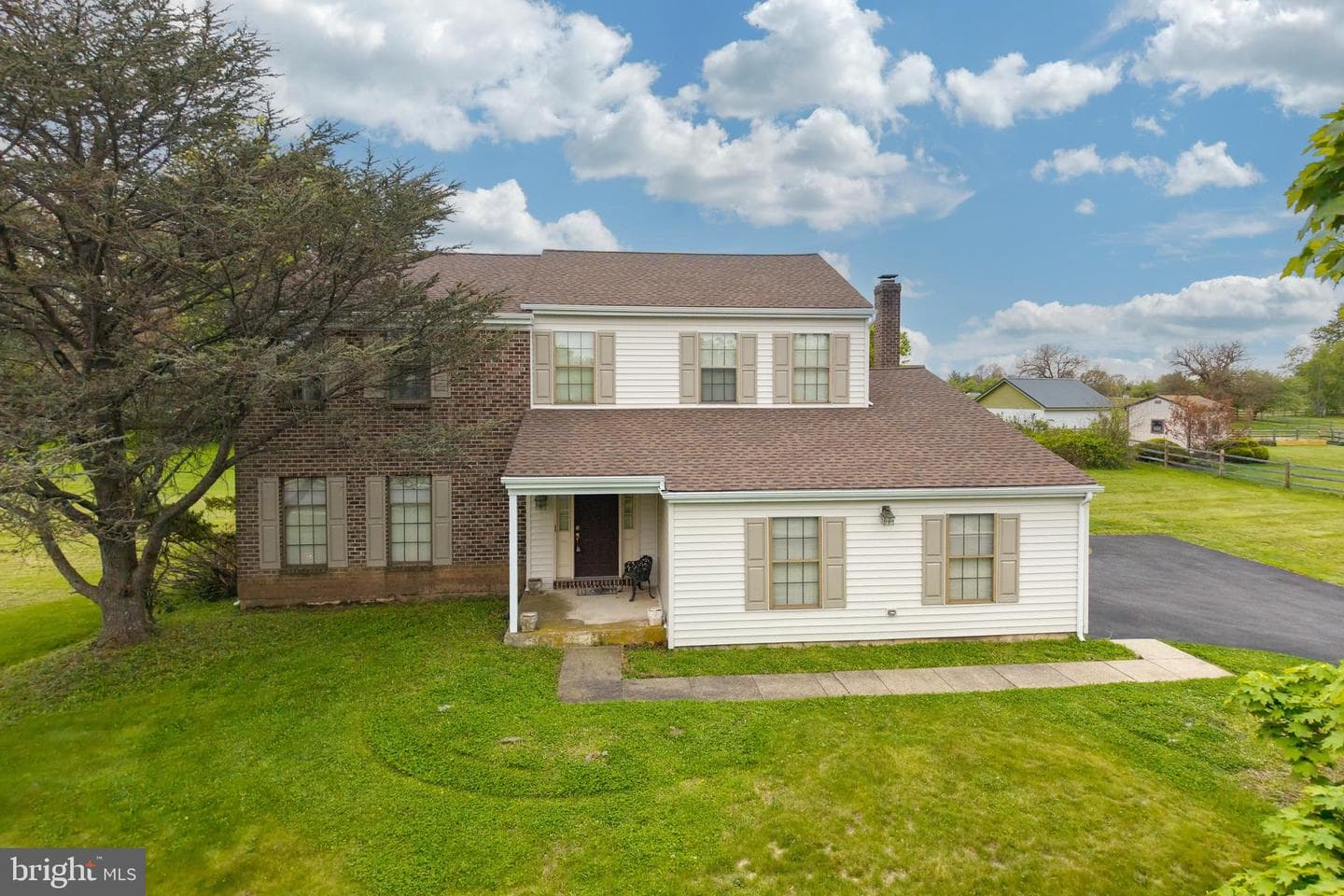 892 Carriage Way photo 34