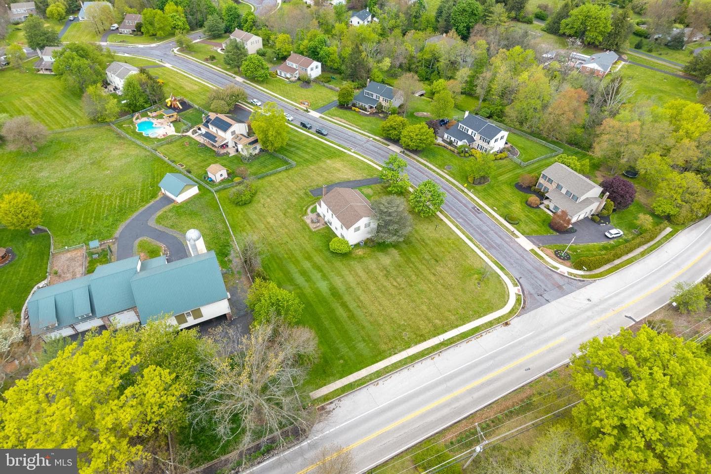 892 Carriage Way photo 40