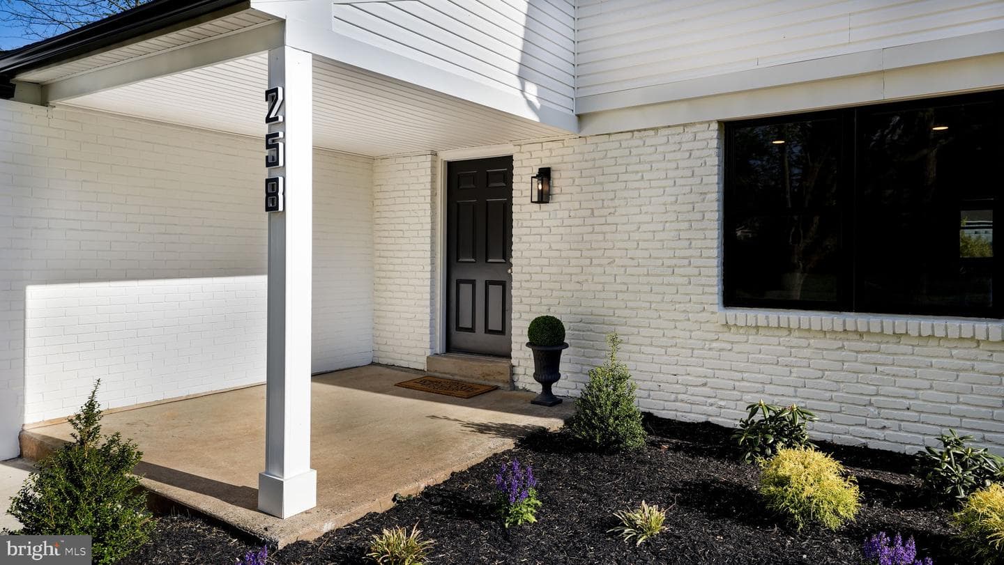 258 Hawthorne Circle photo 4