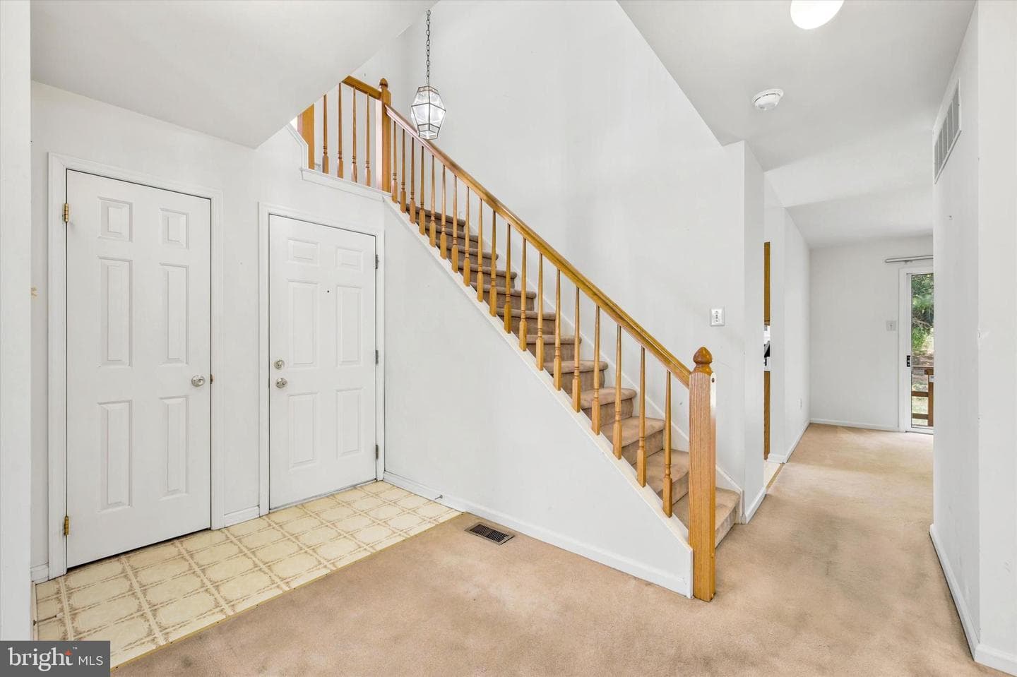 303 Essex Ct photo 12