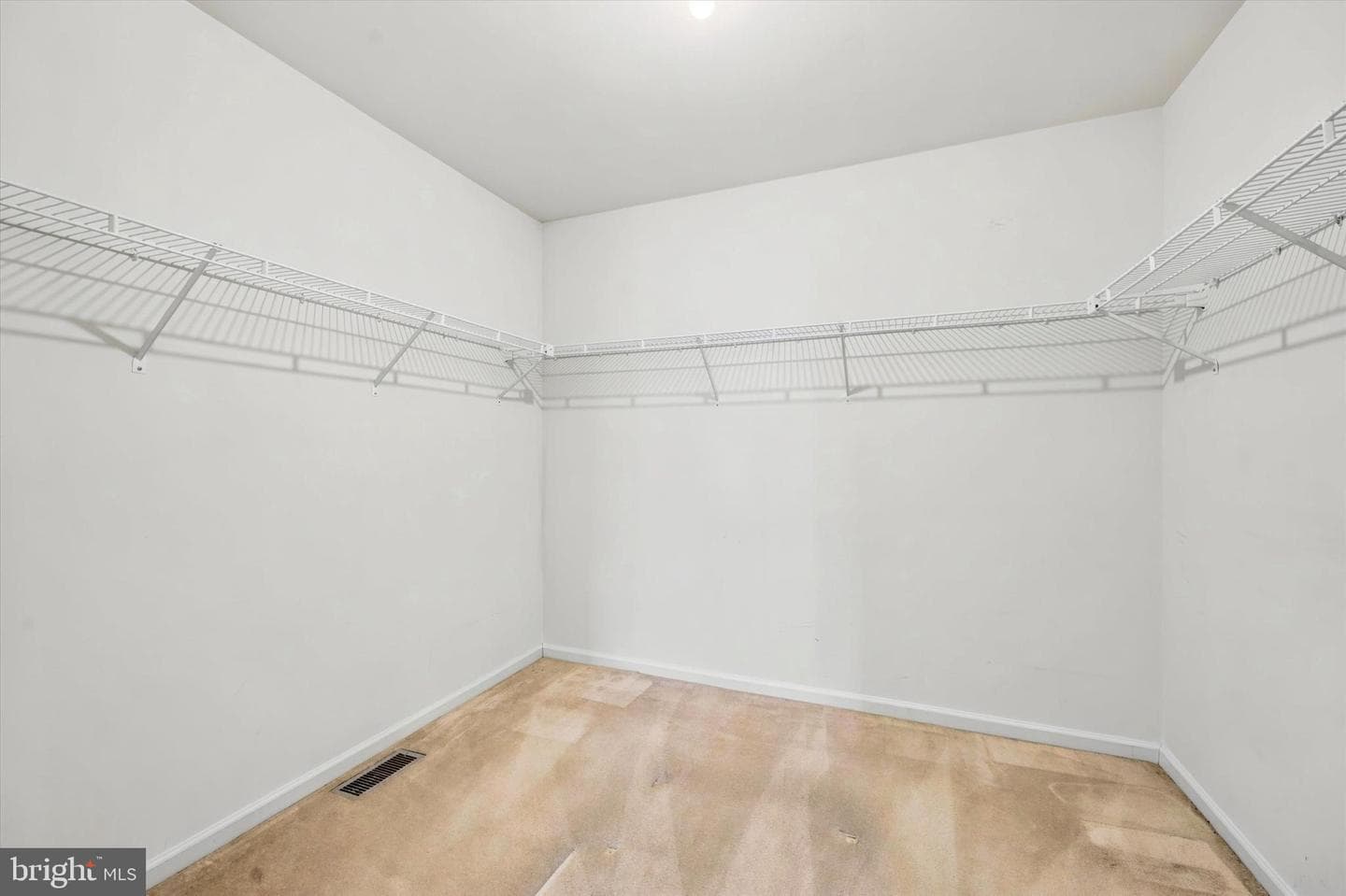 303 Essex Ct photo 19