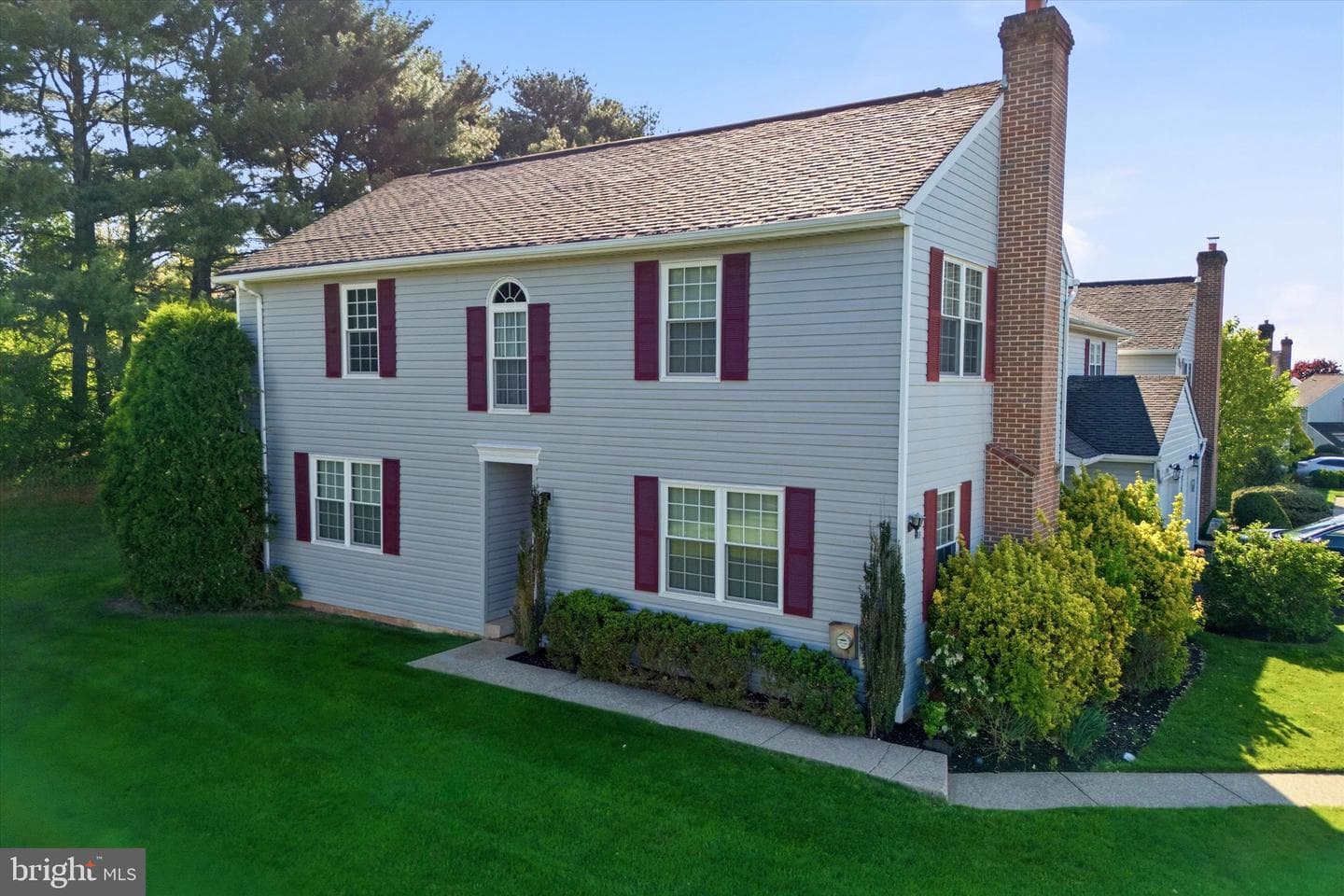 303 Essex Ct photo 2